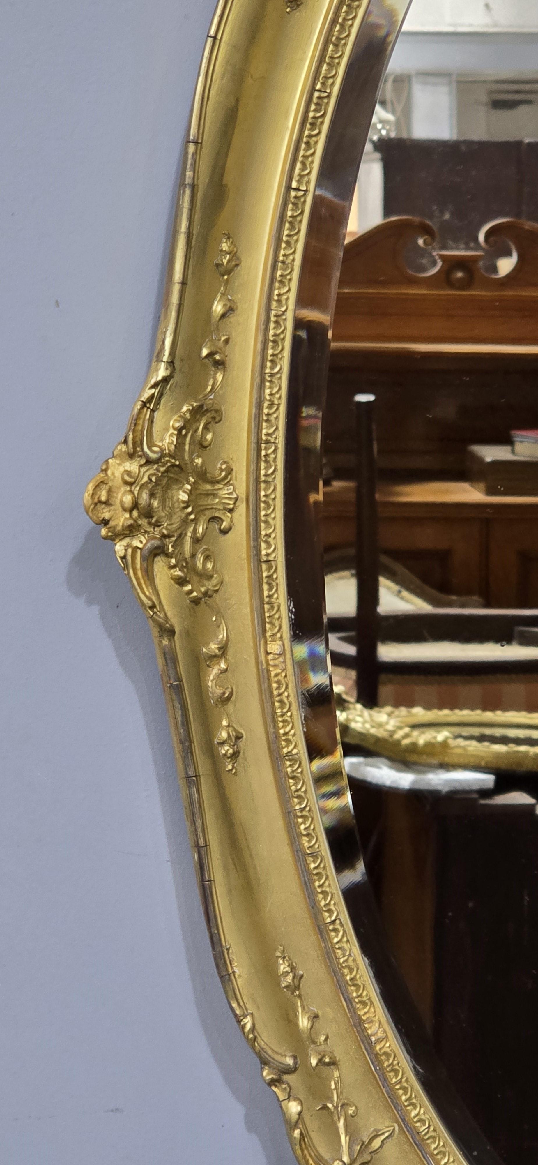 European Lovely Victorian Oval Gilt Mirror For Sale