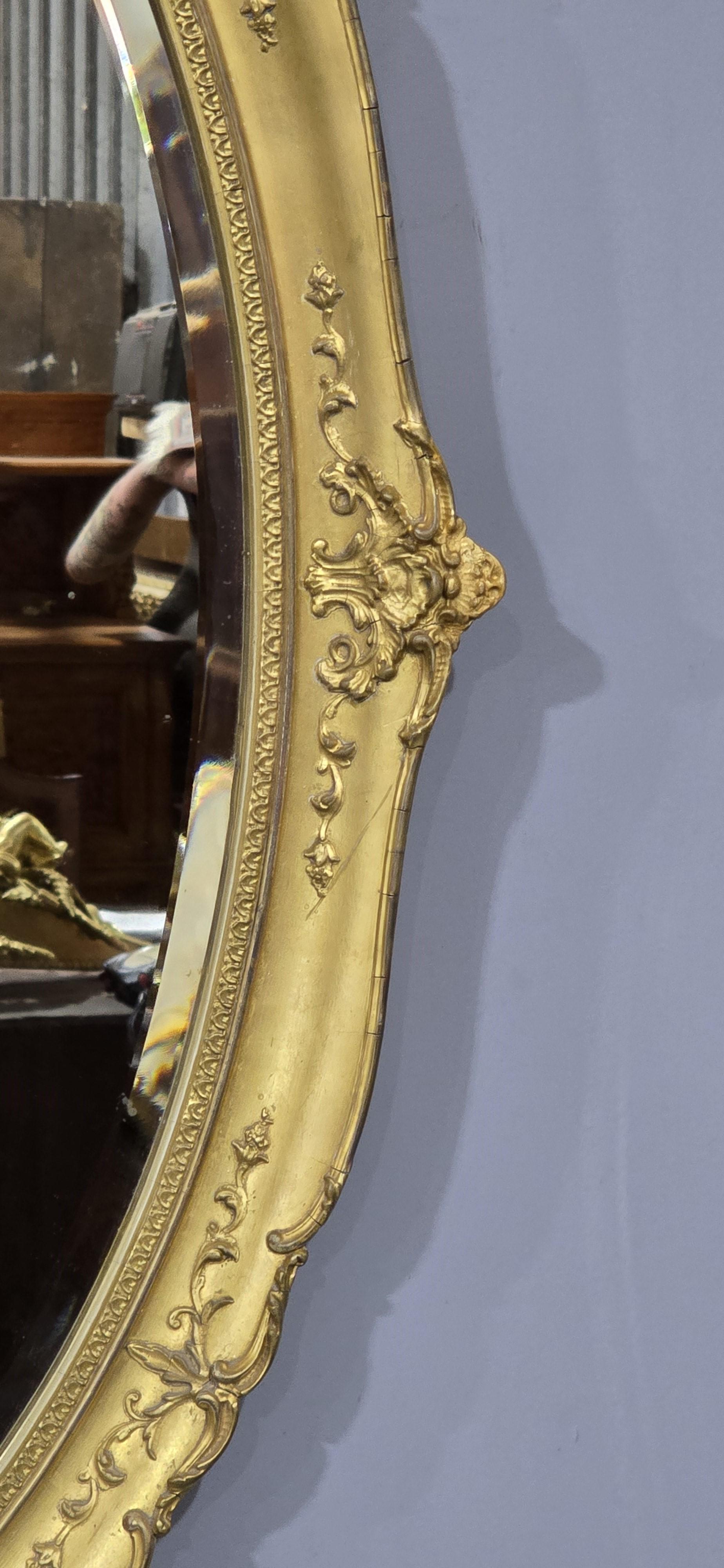 19th Century Lovely Victorian Oval Gilt Mirror For Sale