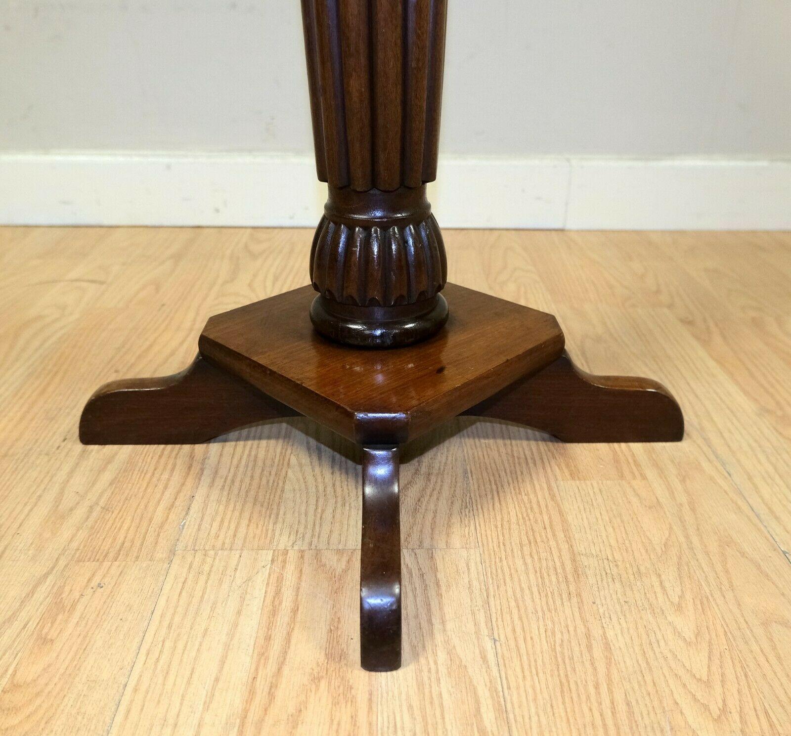 Precioso soporte victoriano de madera maciza marrón para plantas Jardiniere Torchiere en venta 2