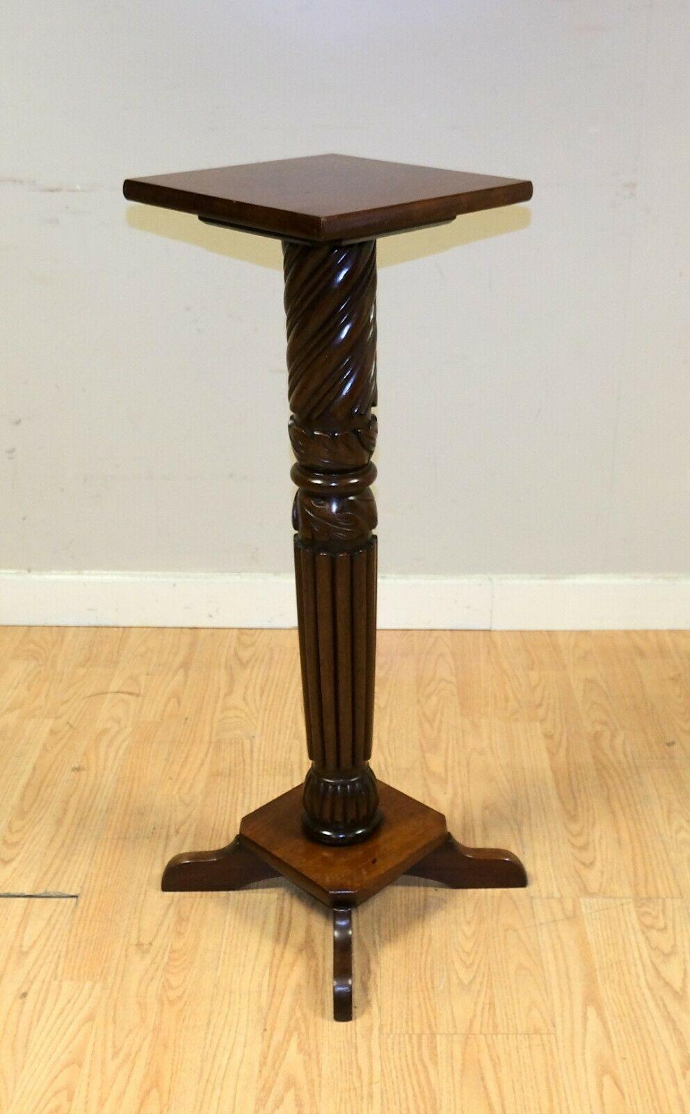 Precioso soporte victoriano de madera maciza marrón para plantas Jardiniere Torchiere Victoriano en venta