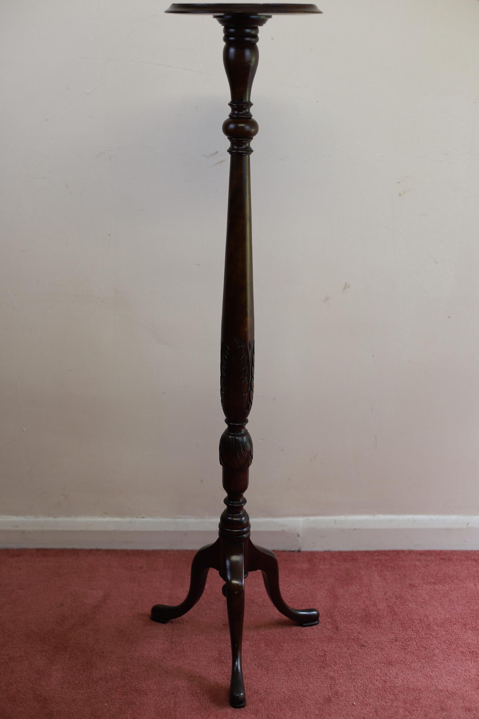 This lovely Victorian mahogany torchiere plant stand is a beautiful addition to any antique furniture collection. The intricate design and high-quality craftsmanship make it a valuable piece to display in your home or office. The stand is perfect