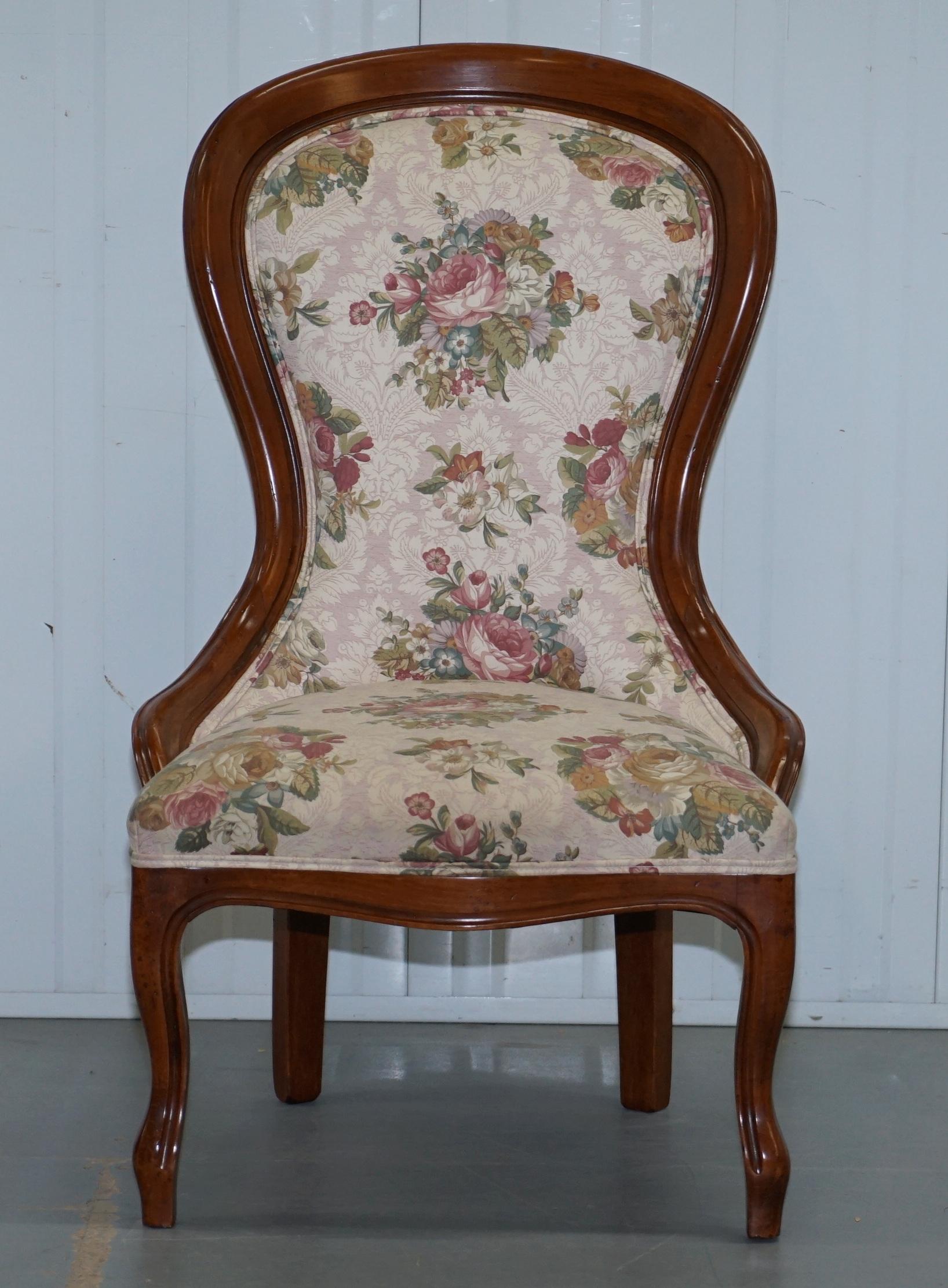 We are delighted to offer for sale this stunning medallion backed solid walnut Victorian Nursing chair with floral upholstery

A good looking decorative and very comfortable little chair in excellent condition throughout as you can see in the