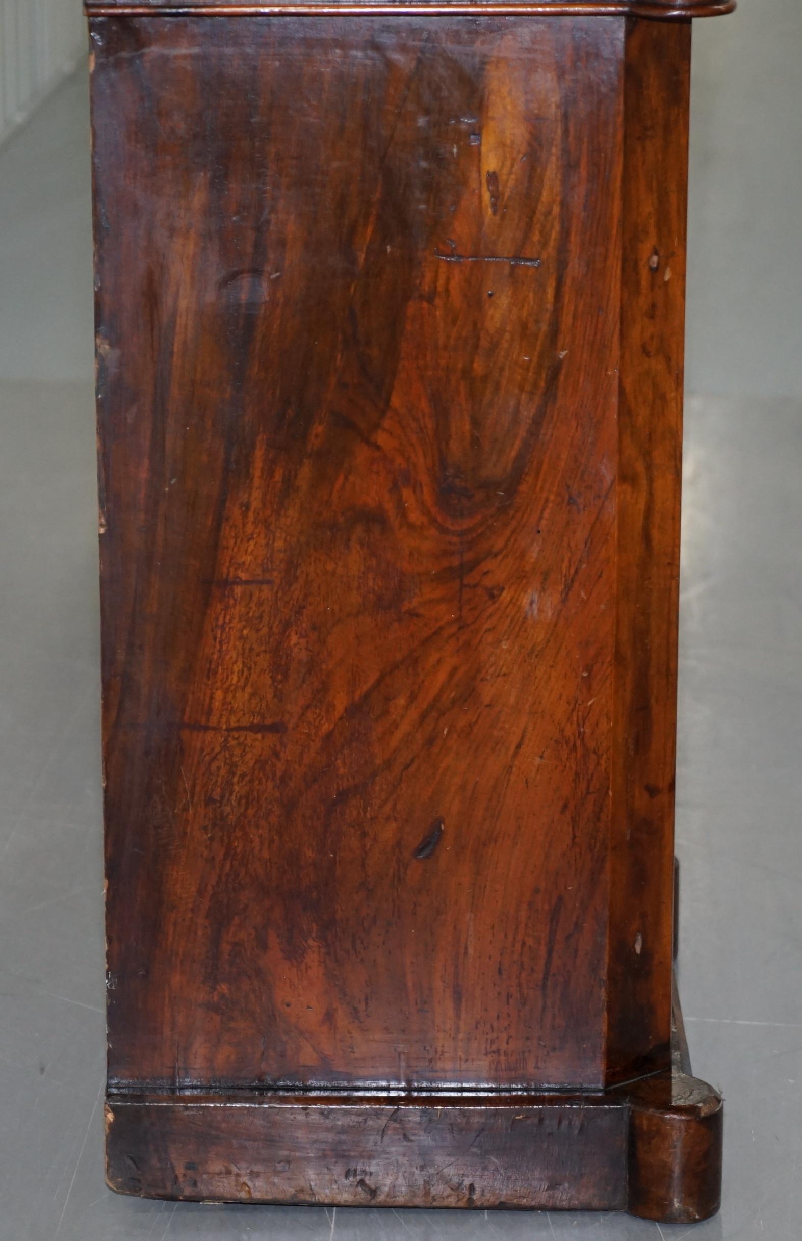 Schöne viktorianische Anrichte mit Intarsien aus Nussbaumholz, Sideboard mit Marmorplatte, verspiegelt im Angebot 7