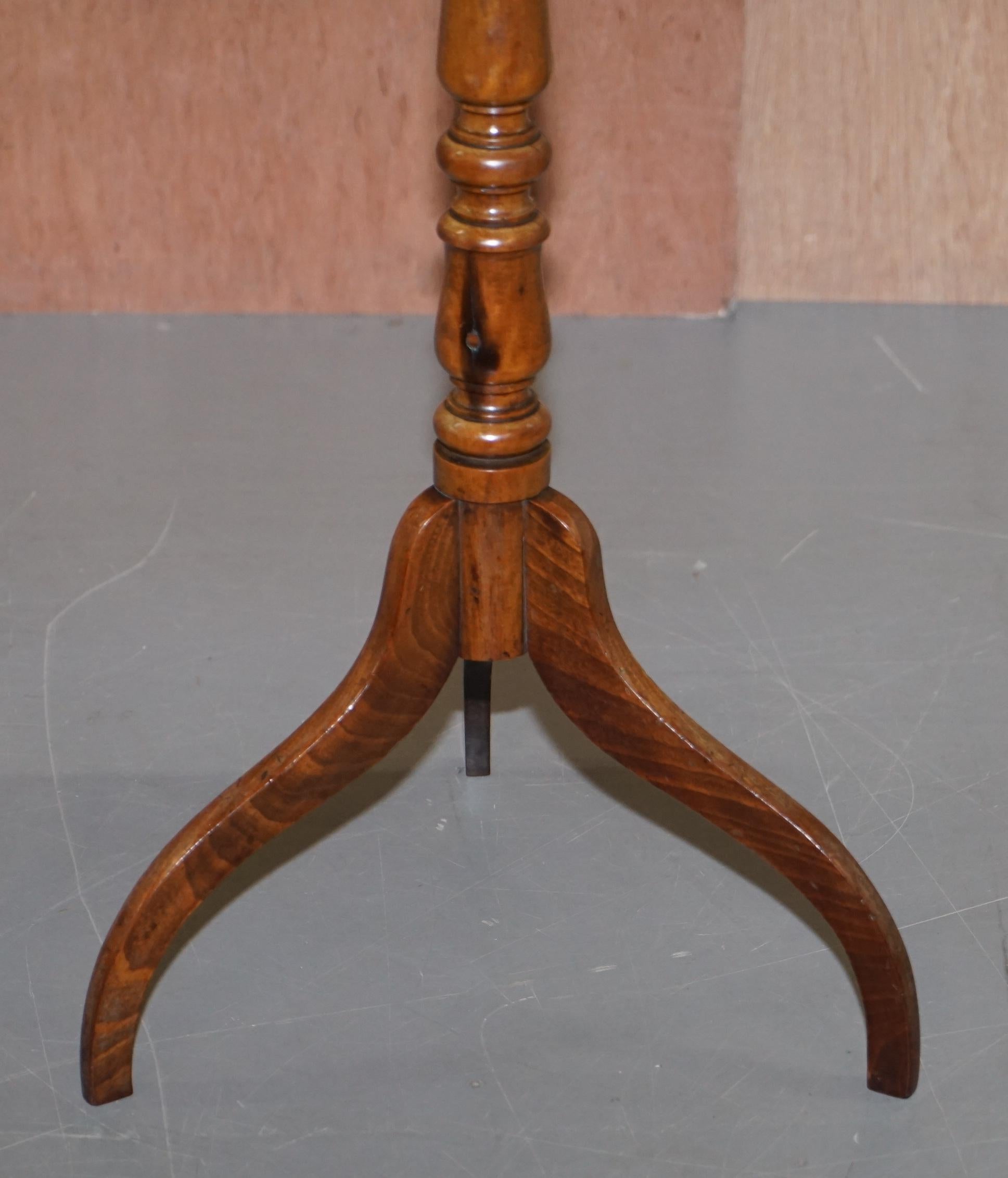 Lovely Victorian Walnut Rectangle Topped Tripod Side End Lamp Wine Table 7