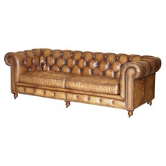 INCANTEVOLE DIVANO CHESTERFIELD EARLE IN PELLE MARRONE CHIARO STILE BIKER, IN STILE VINTAGE E TRADIZIONALE