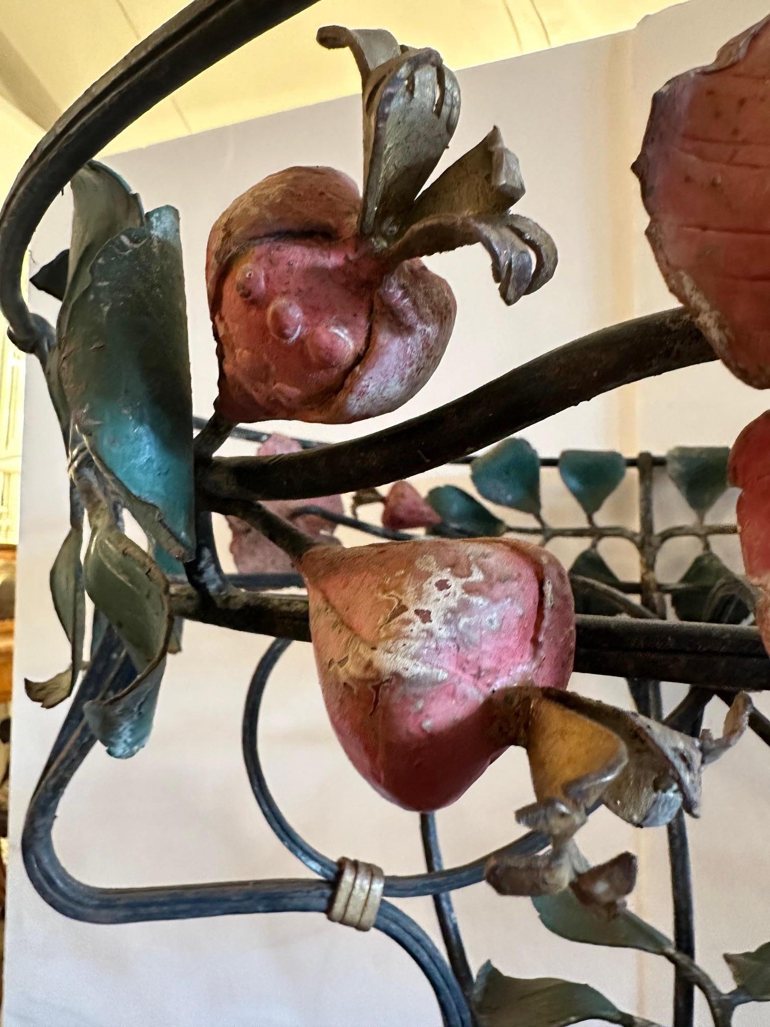 Milieu du XXe siècle Lovely Vintage Art Nouveau Painted Iron Plant Stand en vente