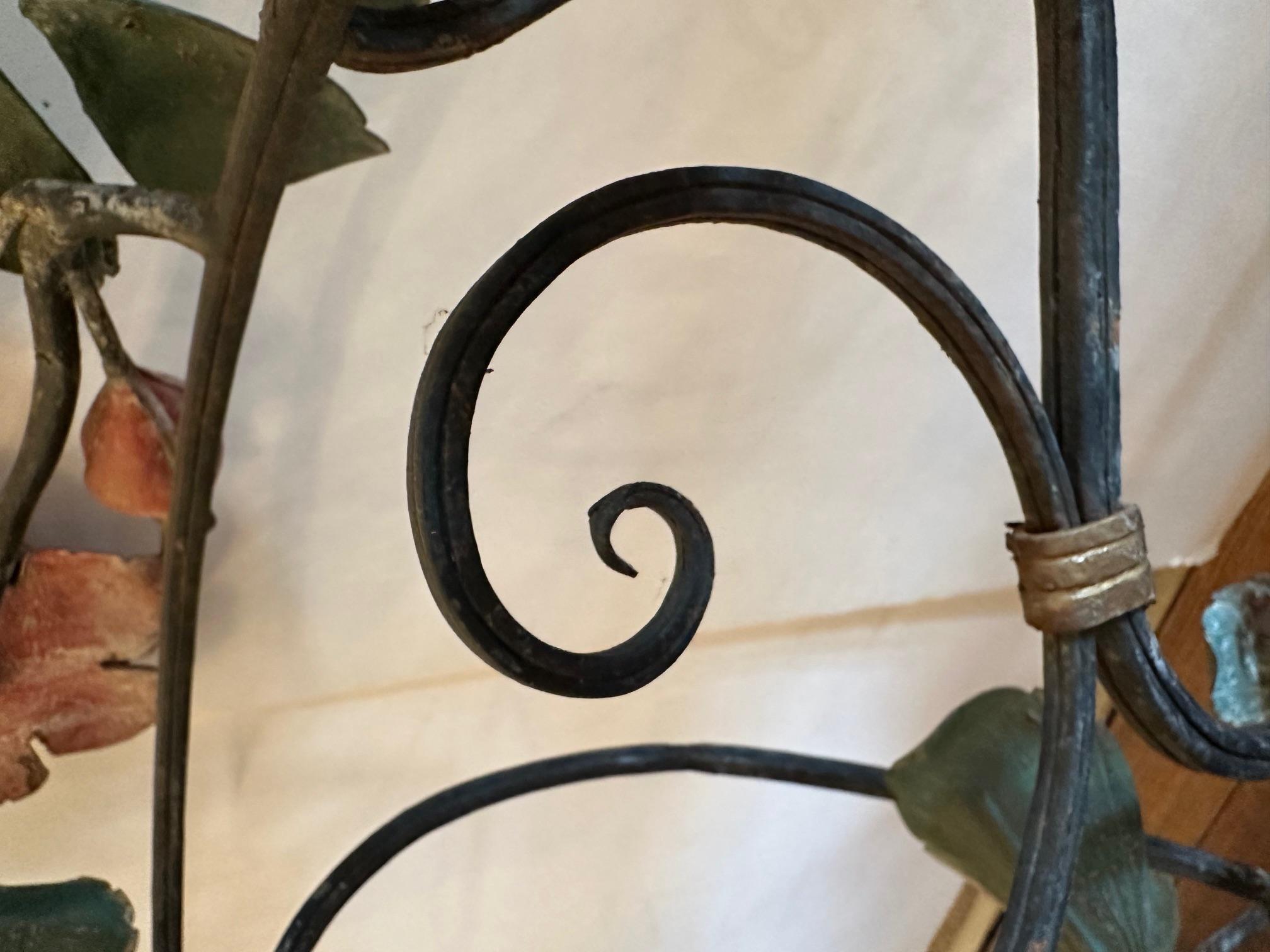 Lovely Vintage Art Nouveau Painted Iron Plant Stand en vente 2