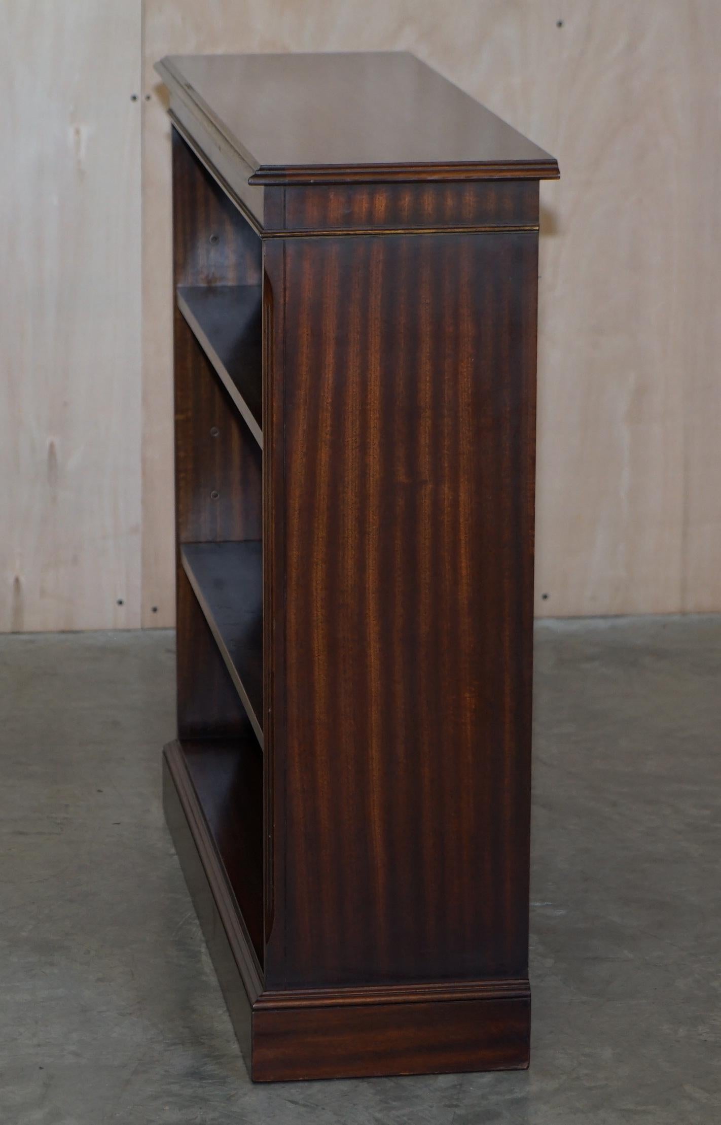 Lovely Vintage Bevan Funnell Flamed Hardwood Dwarf Open Library Bookcase For Sale 4