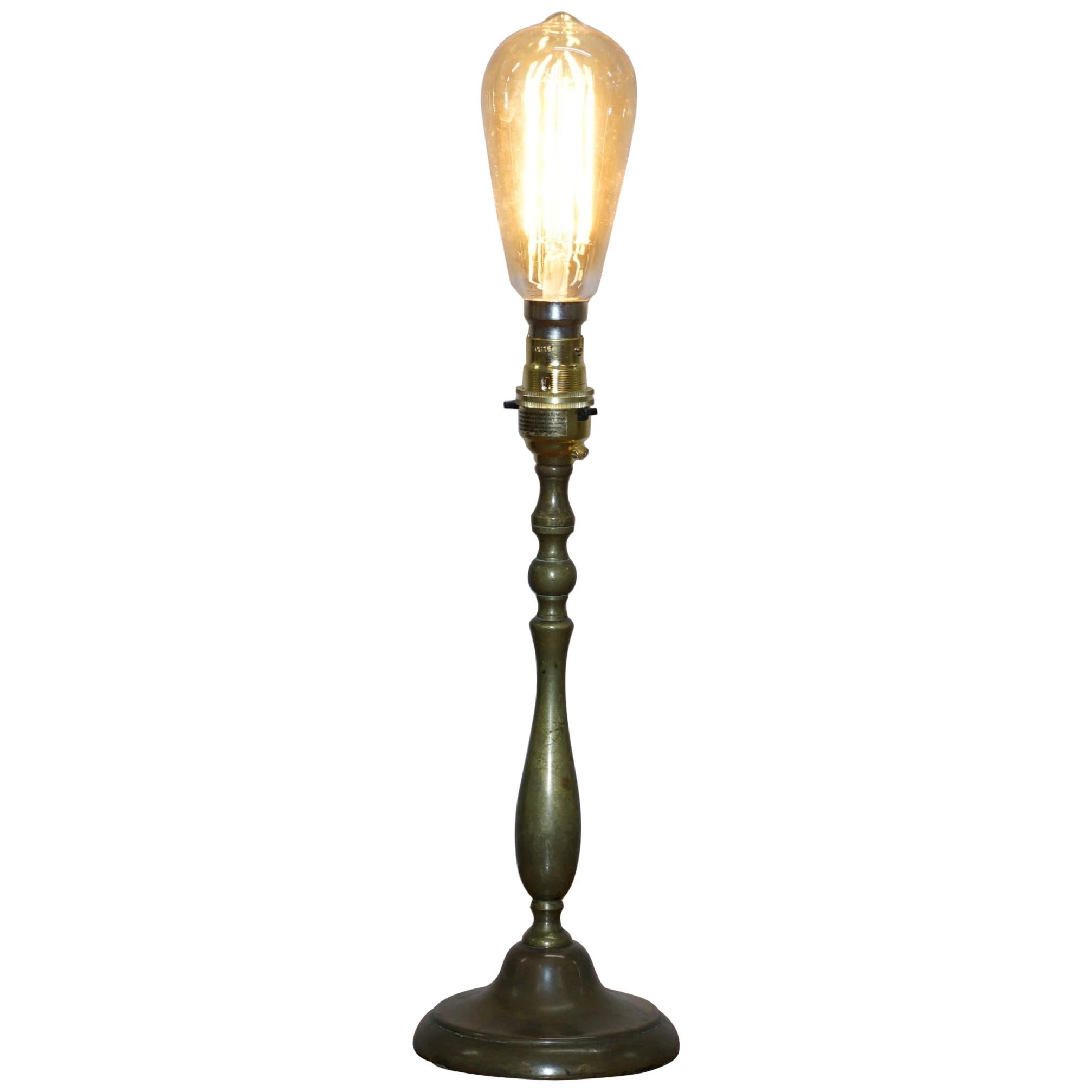 LOVELY VINTAGE BRONZED TABLE CANDLE LAMP NEW FiTTING, CABLE ETC en vente