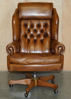 LOVELY VINTAGE BROWN LEATHER CHESTERFIELD TUFTED WiNGBACK CAPTAINS ARMCHAIR