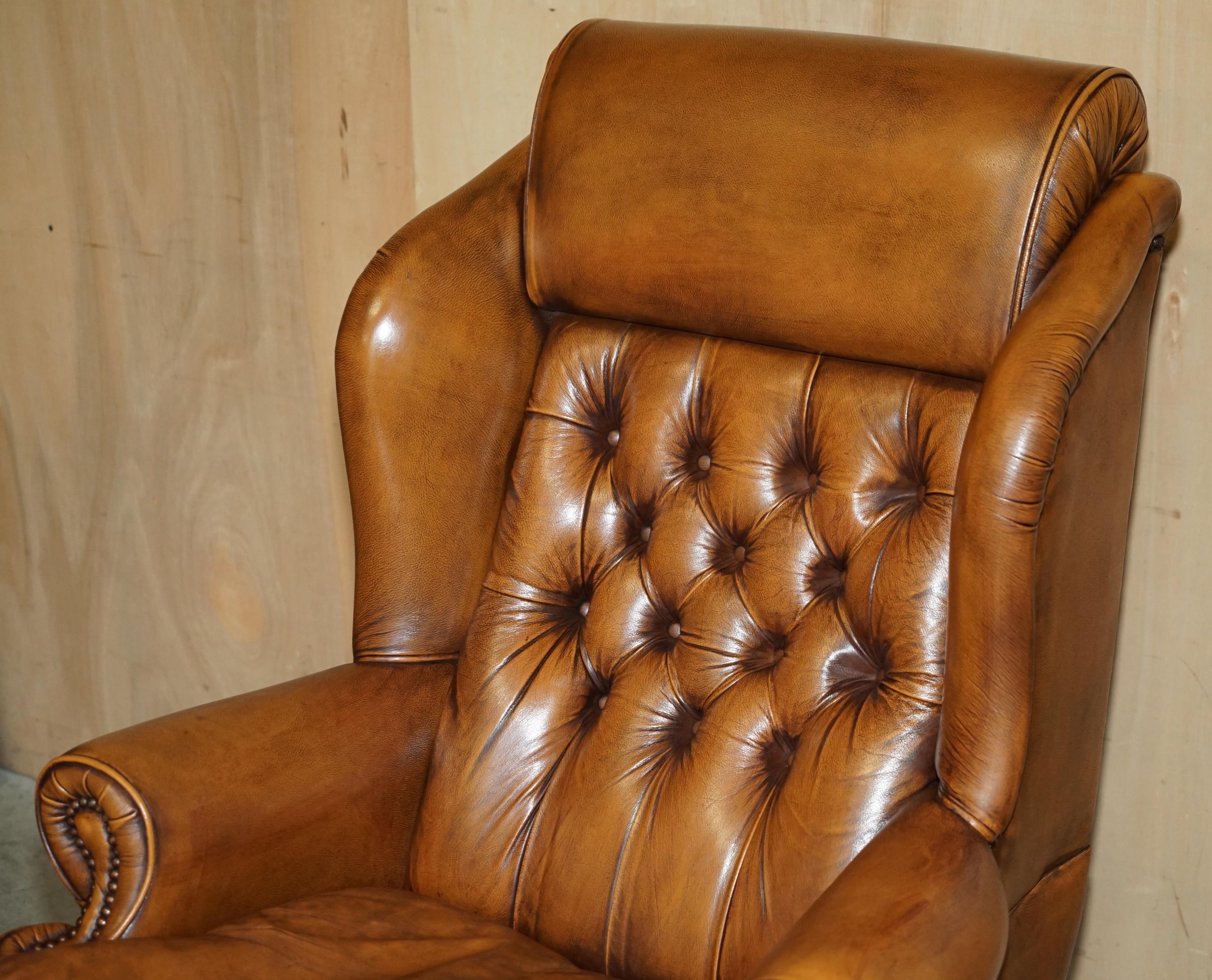 Inglese LOVELY VINTAGE CHESTERFIELD IN PELLE MARRONE TESSUTO CON FELPA CAPTAINS POLTRONE in vendita