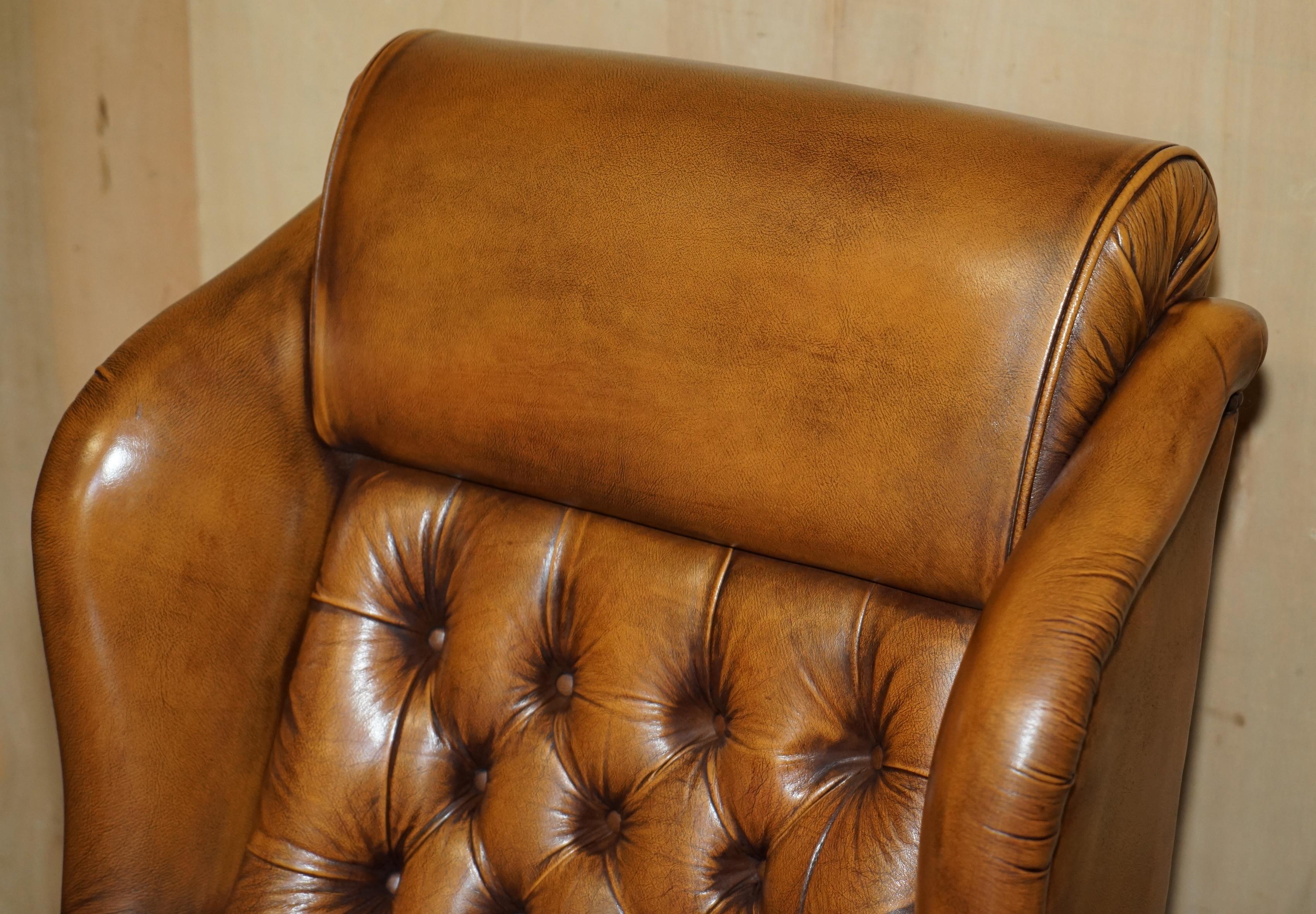 Fatto a mano LOVELY VINTAGE CHESTERFIELD IN PELLE MARRONE TESSUTO CON FELPA CAPTAINS POLTRONE in vendita