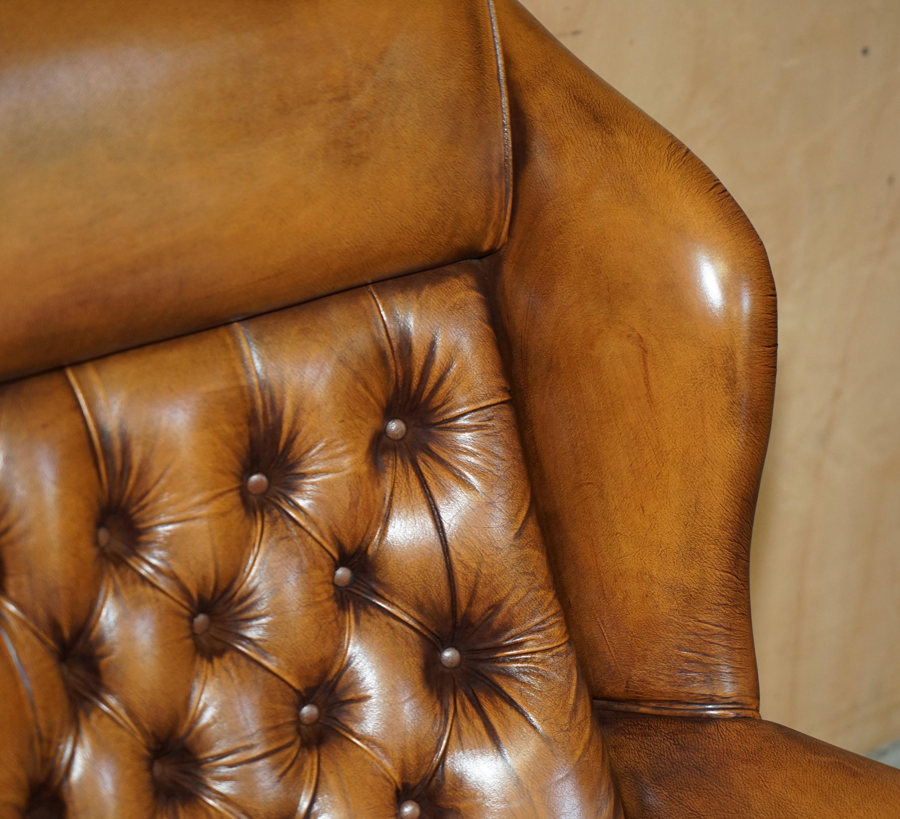 Fine XX secolo LOVELY VINTAGE CHESTERFIELD IN PELLE MARRONE TESSUTO CON FELPA CAPTAINS POLTRONE in vendita