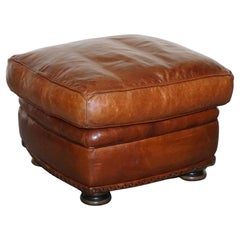 LOVELY VINTAGE BROWN LEATHER FOOTSTOOL FEATHER FILLED BRASS STUDS DETAiL