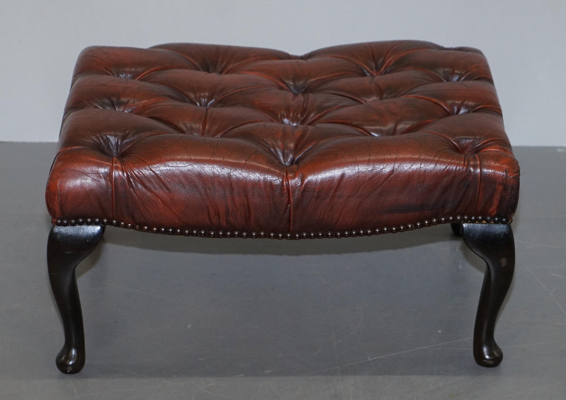 We are delighted to offer for sale this lovely vintage Chesterfield tufted brown leather footstool

A good looking well made and decorative piece, the stool is tufted and buttoned all over, the legs are air dried beechwood

We have cleaned waxed