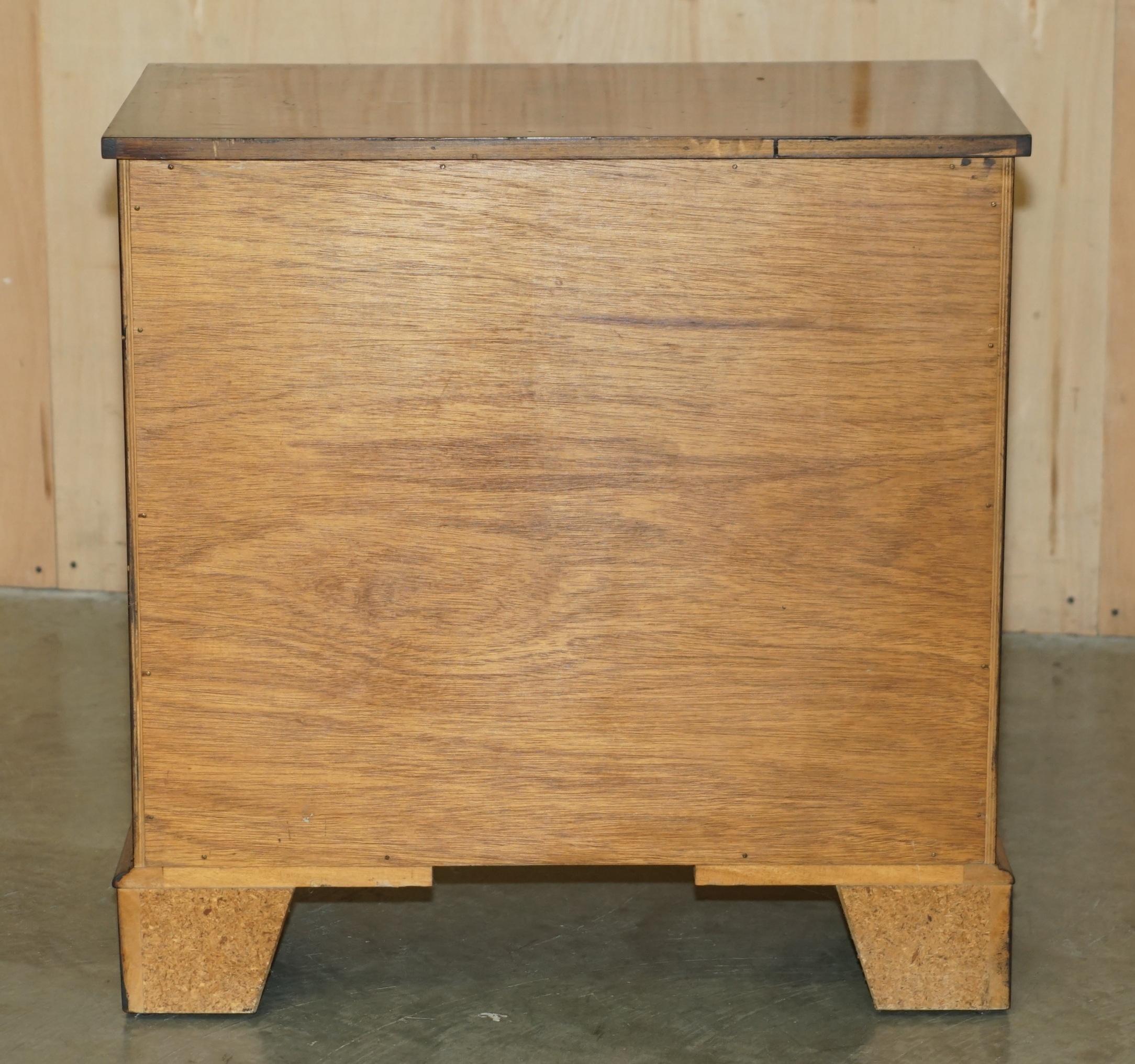Magnifique commode à tiroirs de taille moyenne en bois vieilli de BURR & BURL, de style géorgien. en vente 4