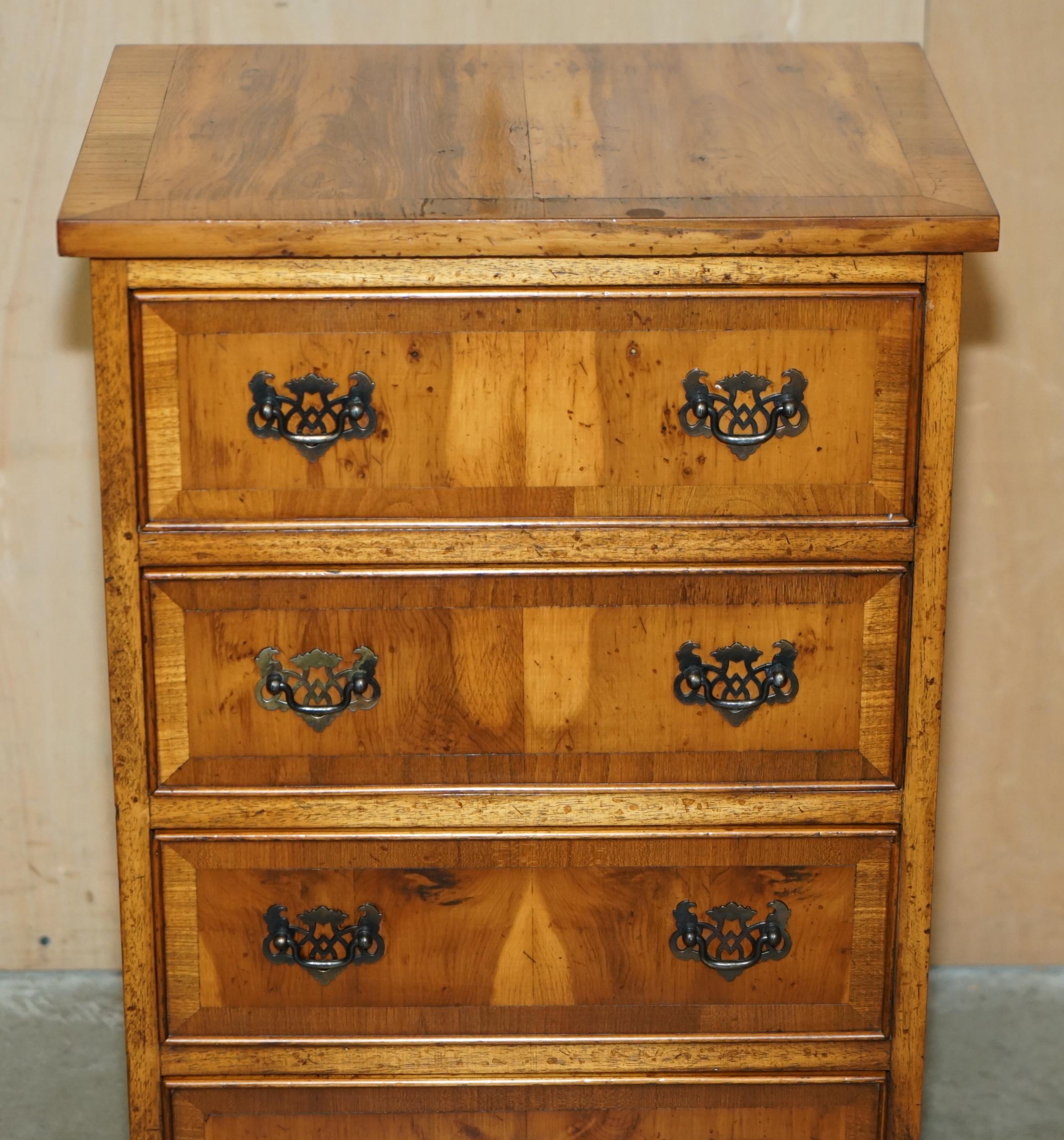 encantadora mesa auxiliar de madera de tejo BURR & BURL de época siglo XX en venta