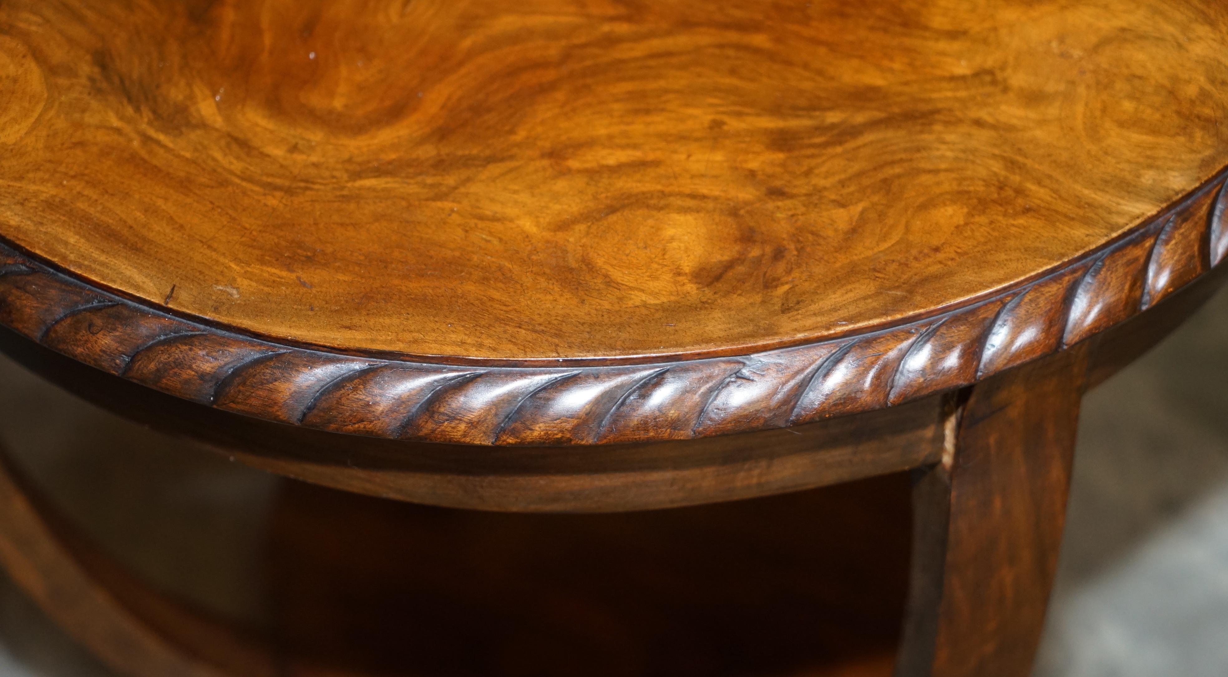 Lovely Vintage Burr & Quarter Cut Walnut Occasional Table Good Lamp End Wine Etc For Sale 7