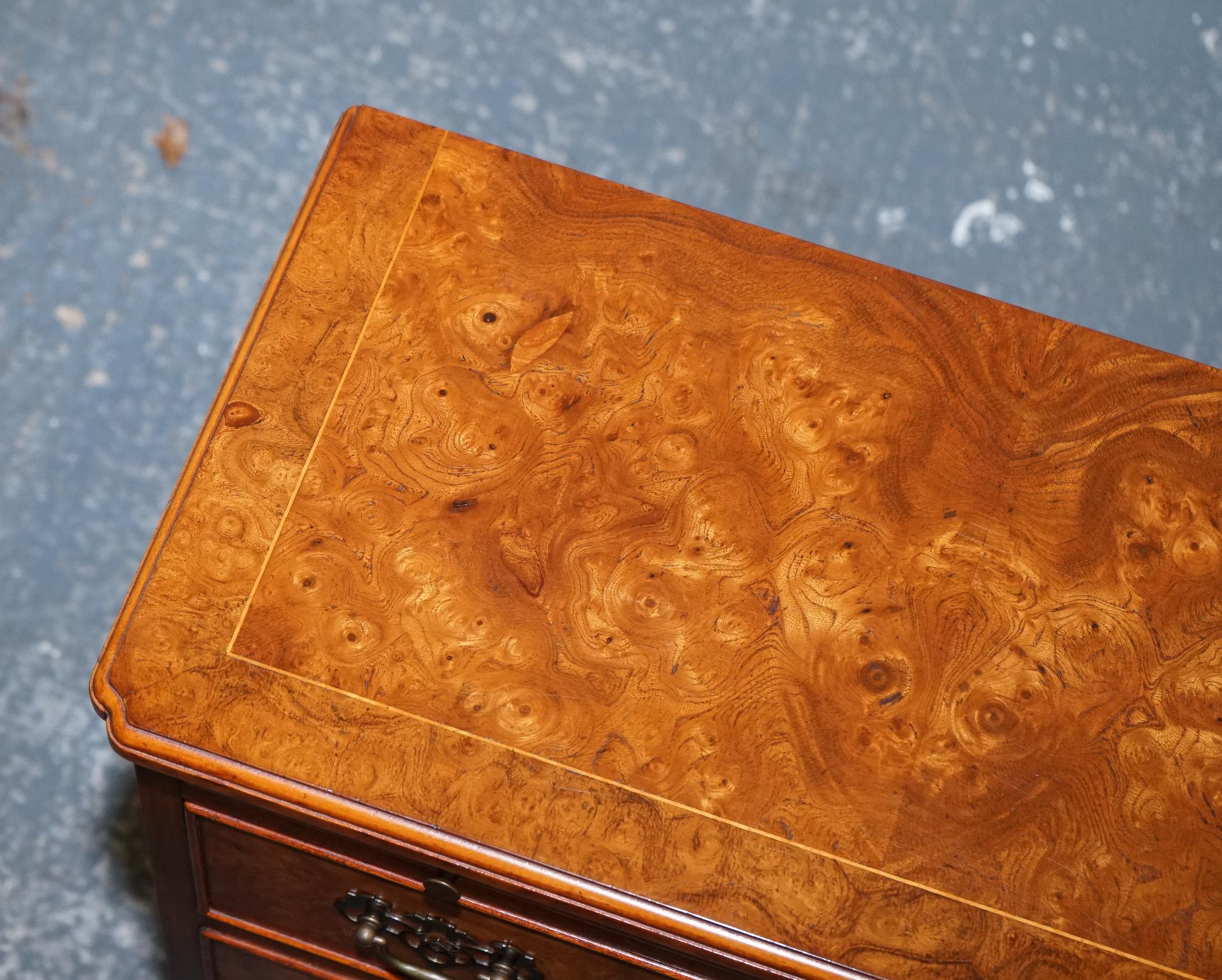 LOVELY VINTAGE BURR WALNUT BACHERLORS CHEST OF DRAWERS WITH A BUTLER SLiDE For Sale 3