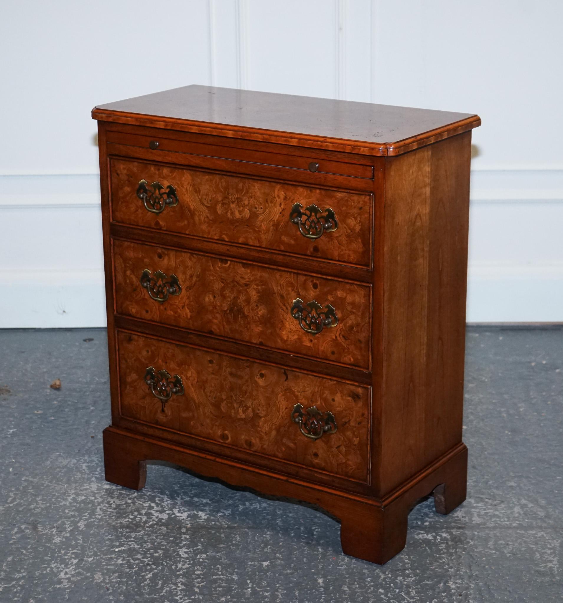 Hand-Crafted LOVELY VINTAGE BURR WALNUT BACHERLORS CHEST OF DRAWERS WITH A BUTLER SLiDE For Sale