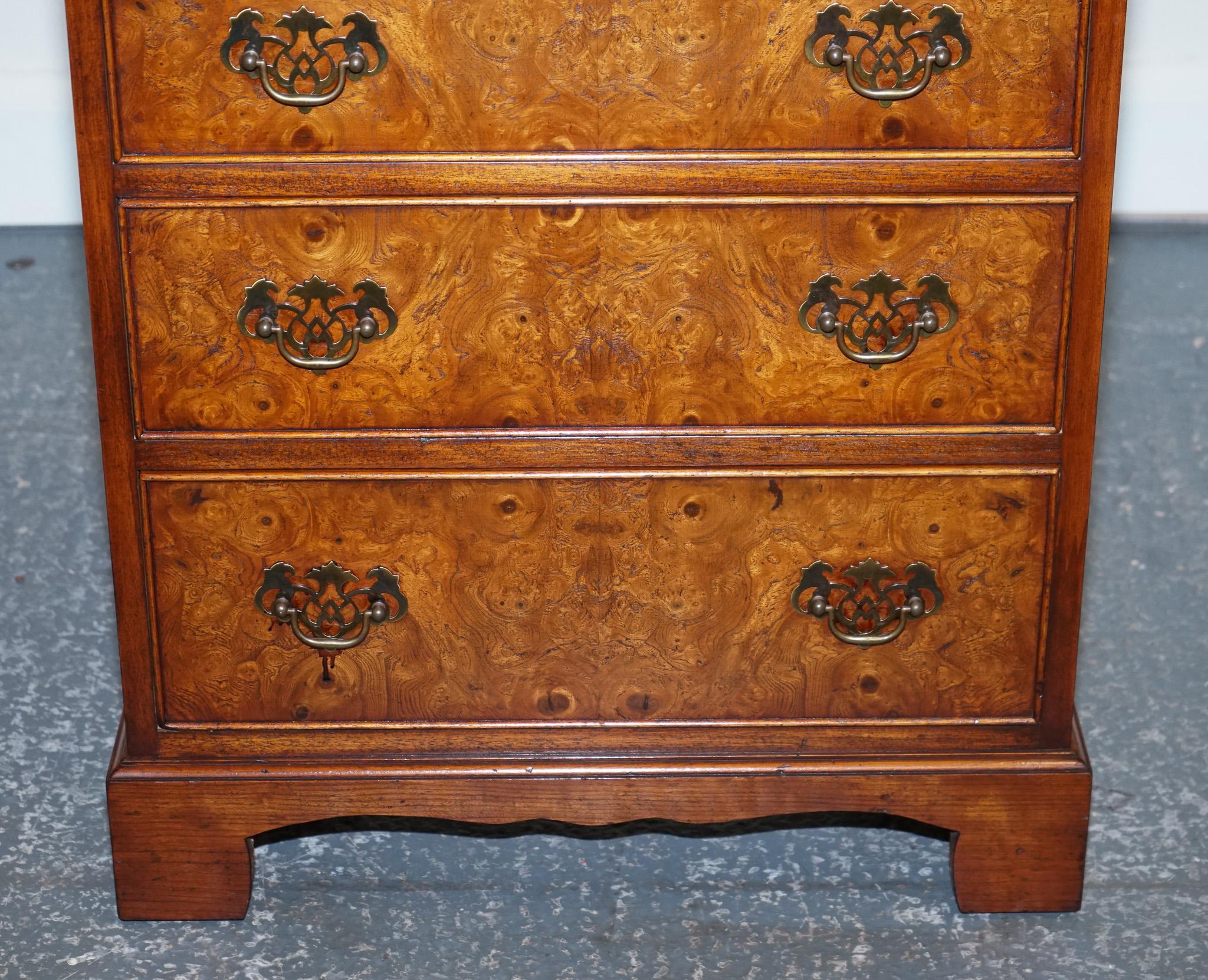 Walnut LOVELY VINTAGE BURR WALNUT BACHERLORS CHEST OF DRAWERS WITH A BUTLER SLiDE For Sale