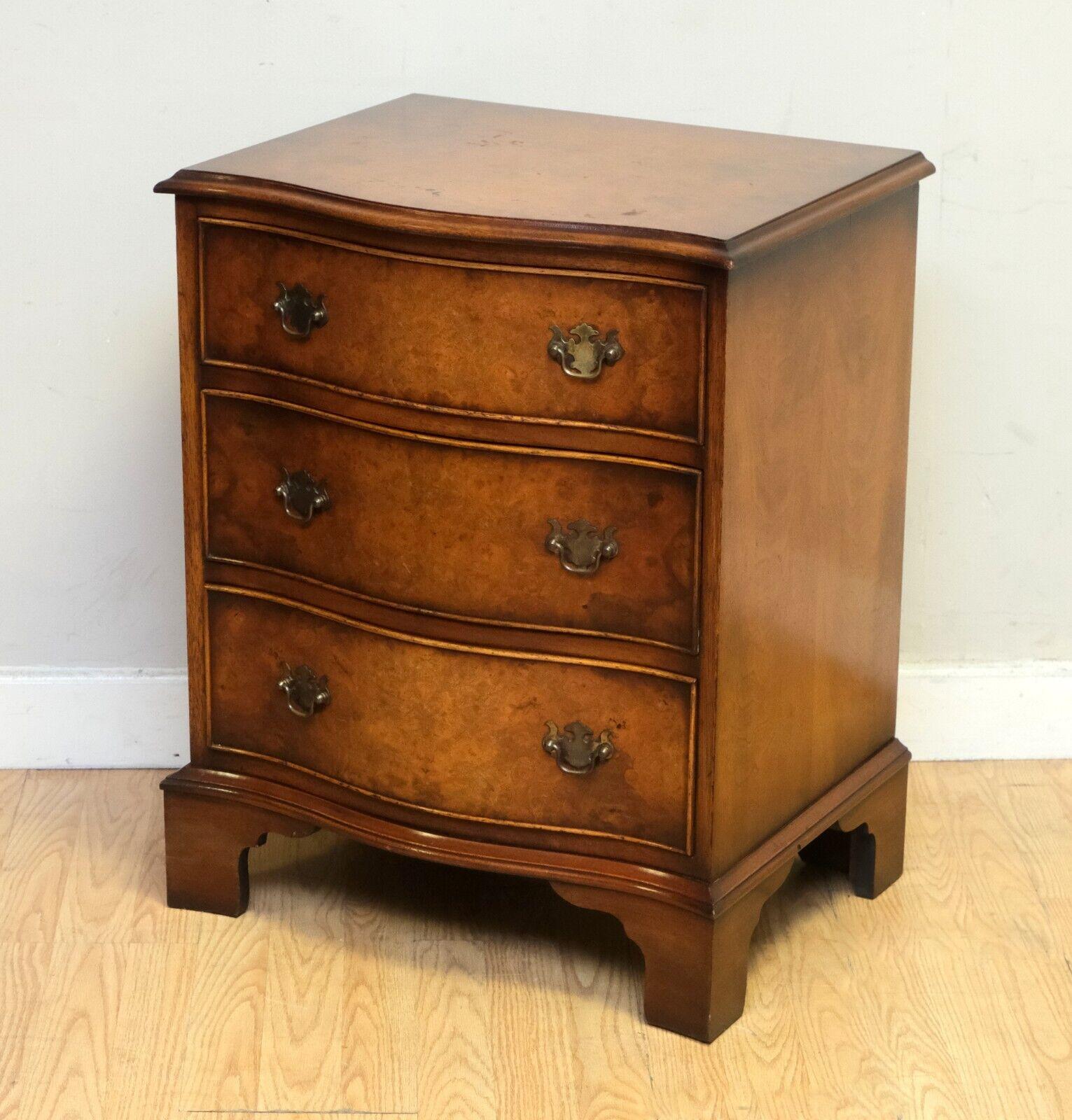 20th Century Lovely Vintage Burr Walnut Bevan Funnell Serpentine Fronted Chest of Drawers For Sale
