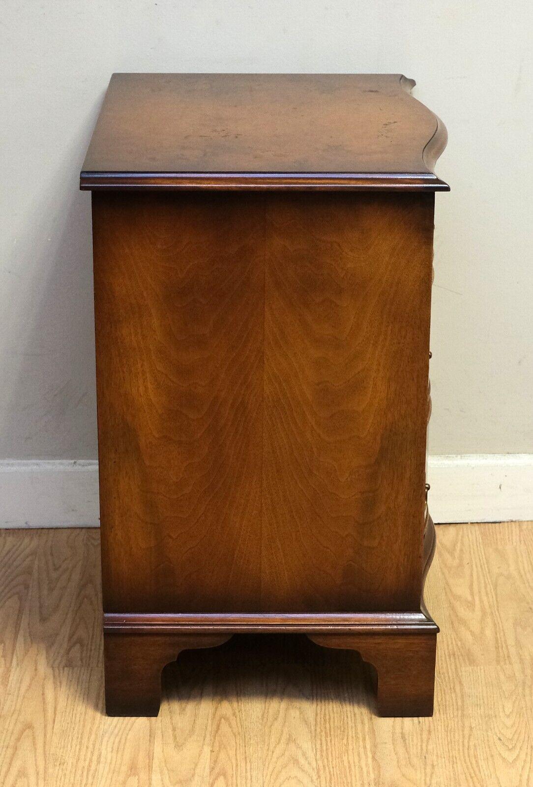 Lovely Vintage Burr Walnut Bevan Funnell Serpentine Fronted Chest of Drawers For Sale 1