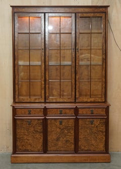 LOVELY ViNTAGE BURR WALNUT GLAZED DOOR WELSH DRESSER DISPLAY CABINET WITH LIGHTS