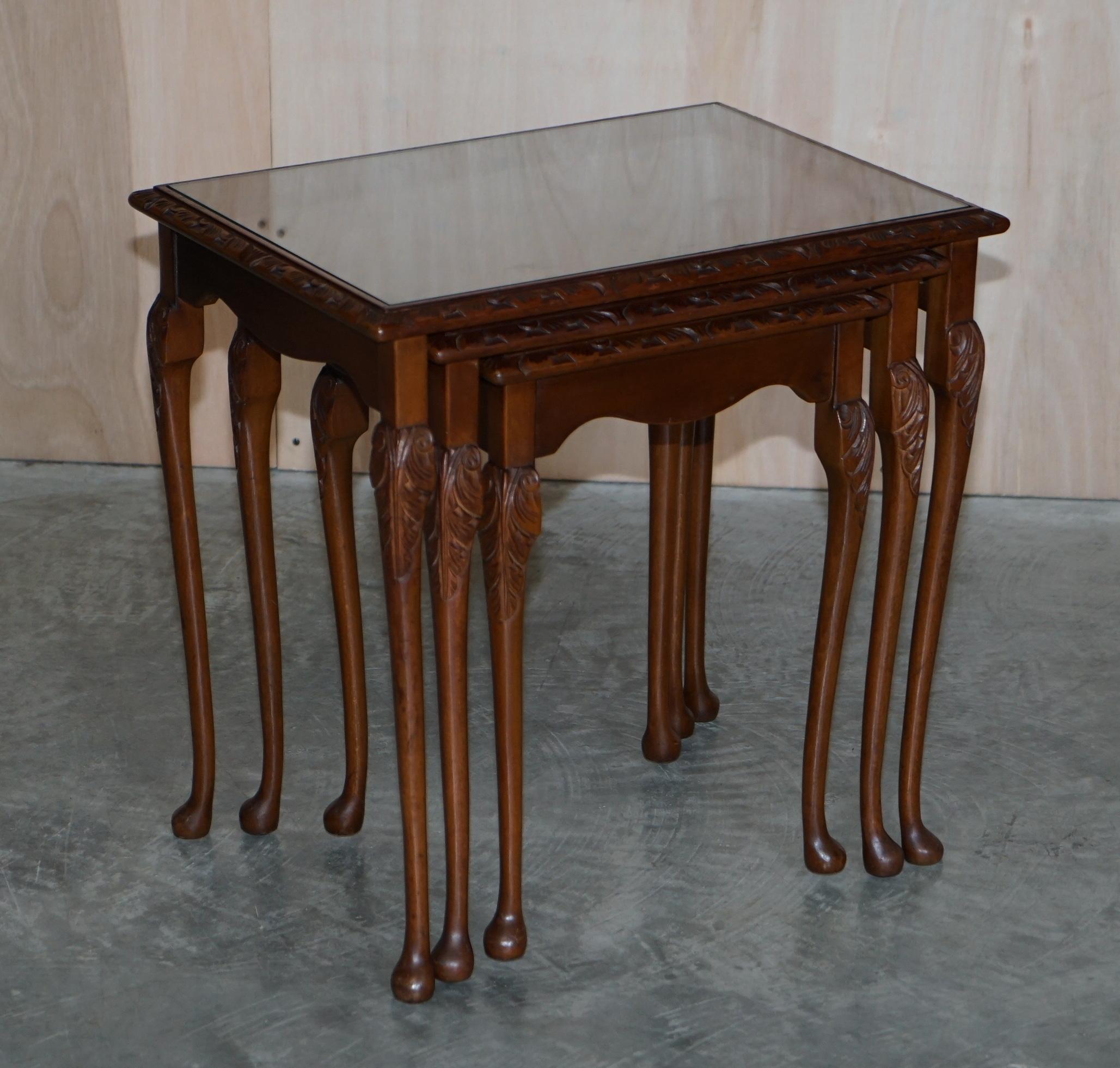 Chippendale Lovely Vintage Burr Walnut Regency Style Nest of Three Side End Lamp Tables For Sale