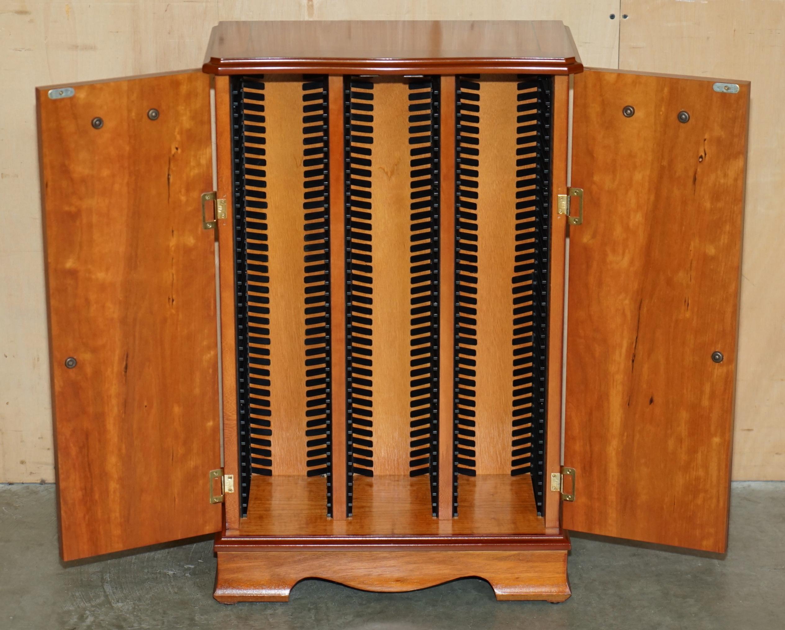 LOVELY ViNTAGE BURR YEW WOOD CD OR DVD 120 PIECE HOLDING SIDE CABINET TOWER im Angebot 5