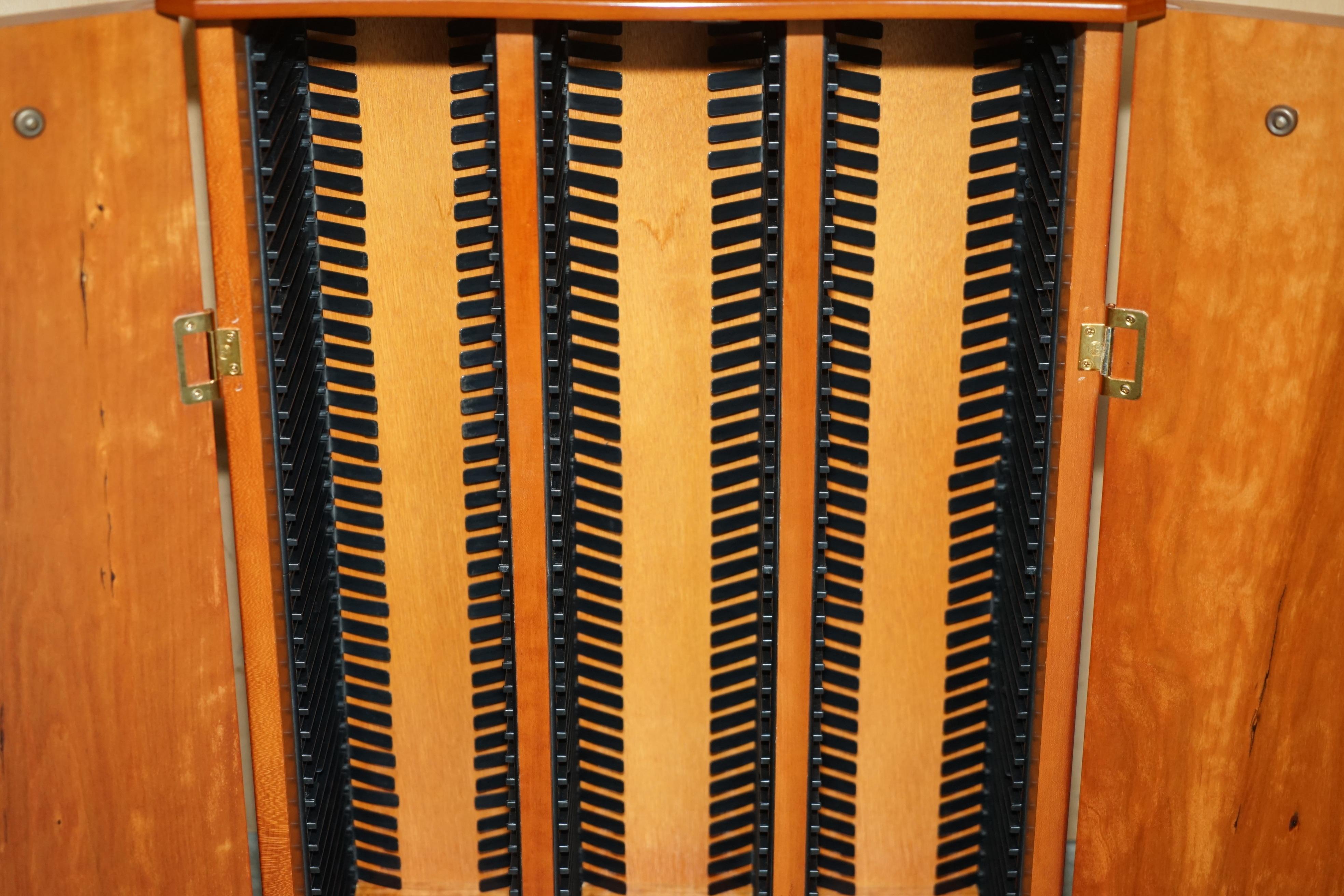 LOVELY ViNTAGE BURR YEW WOOD CD OR DVD 120 PIECE HOLDING SIDE CABINET TOWER im Angebot 6