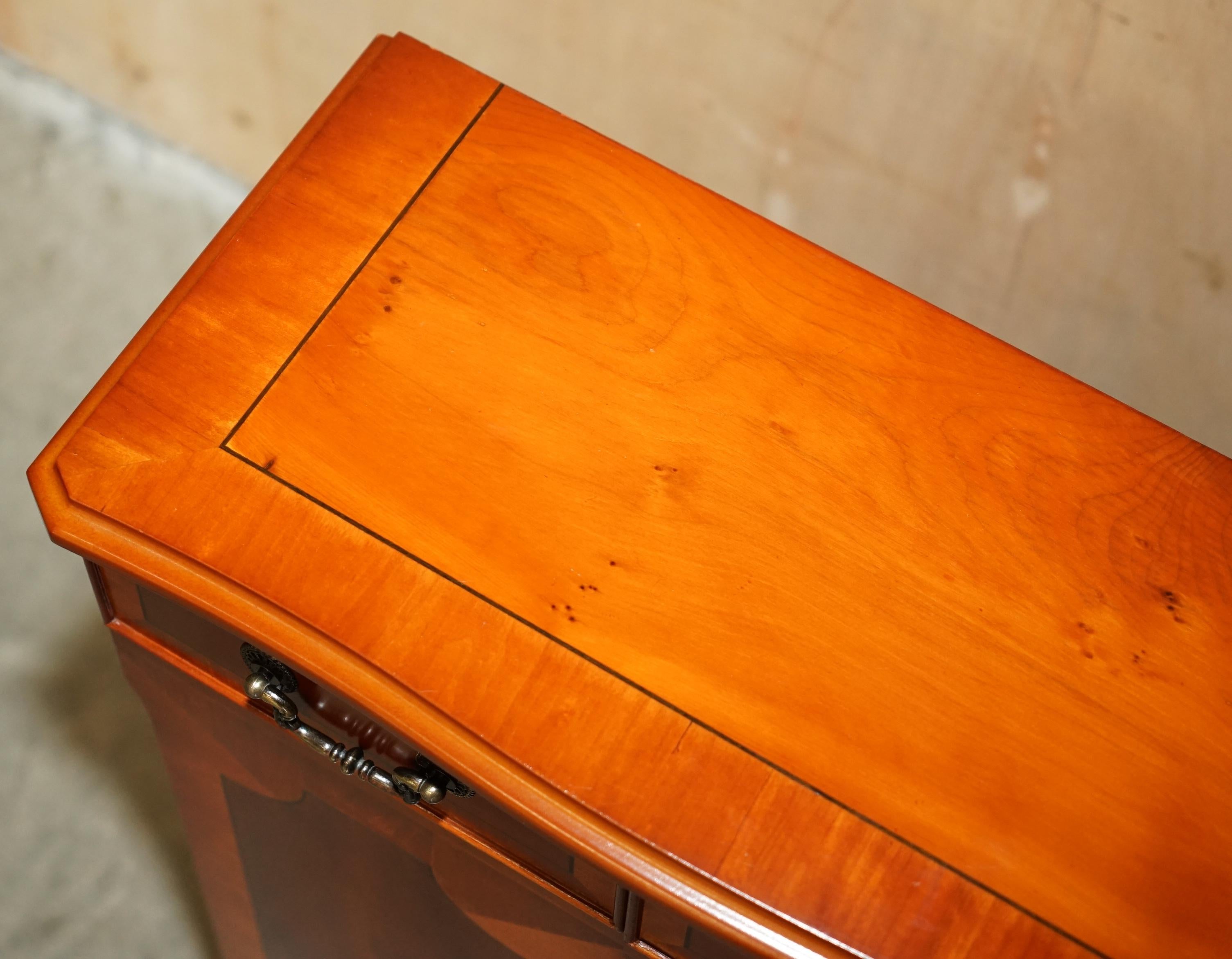 LOVELY ViNTAGE BURR YEW WOOD CD OR DVD 120 PIECE HOLDING SIDE CABINET TOWER im Angebot 1