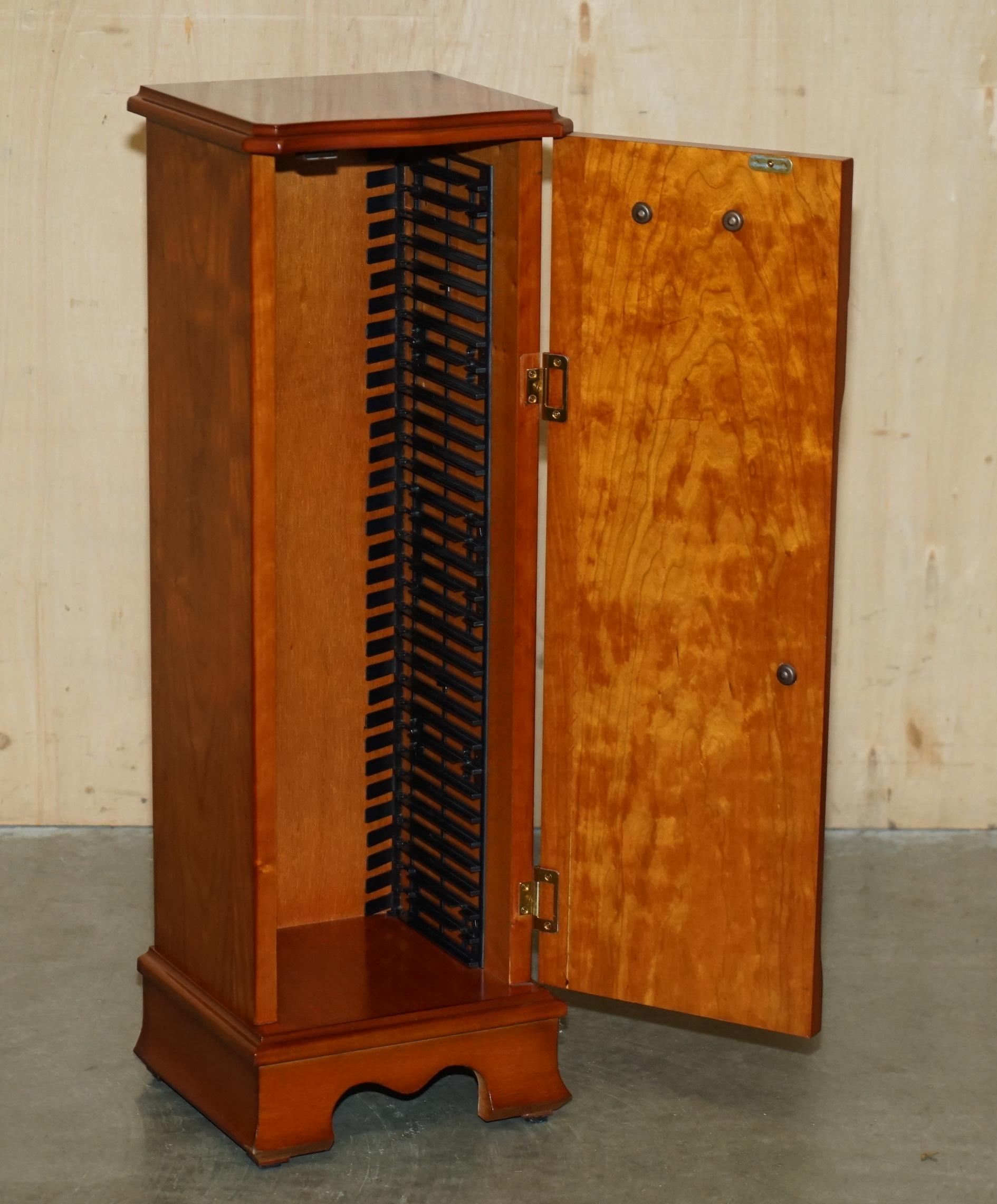 Bellissima torre porta CD o DVD da 30 pezzi in legno d'epoca di Wood YEW SiDE in vendita 2
