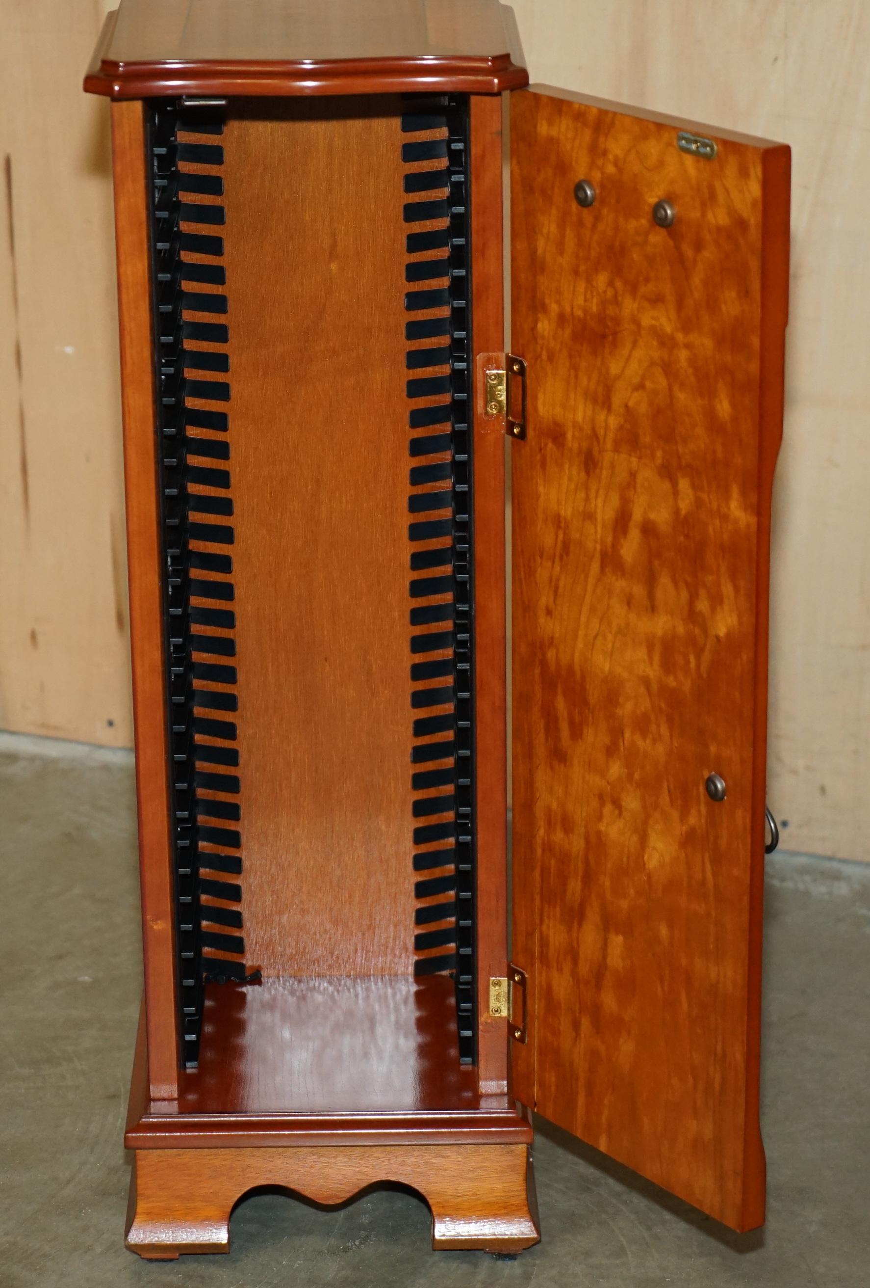 Bellissima torre porta CD o DVD da 30 pezzi in legno d'epoca di Wood YEW SiDE in vendita 3