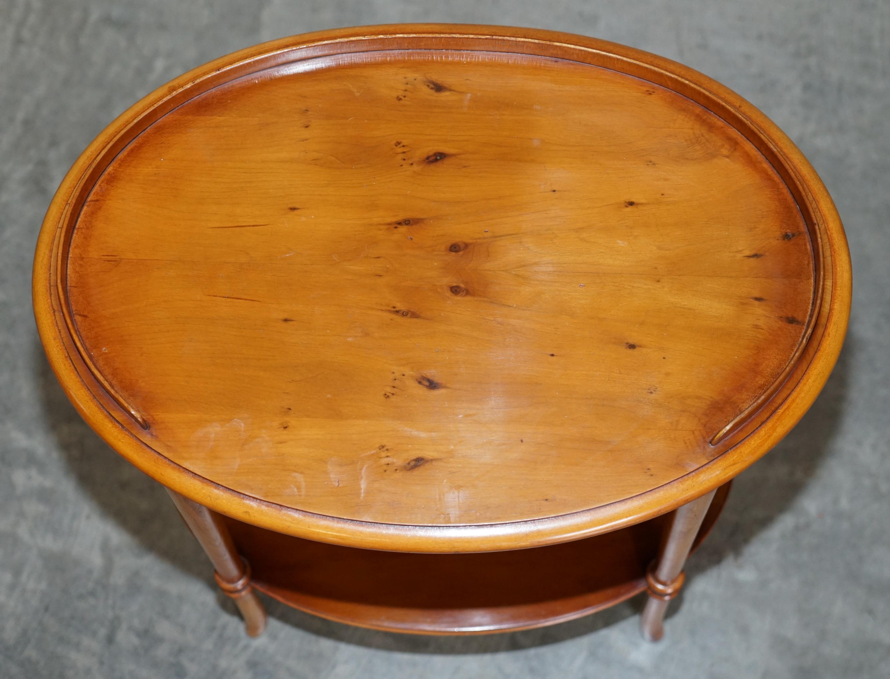 English Lovely Vintage Burr Yew Wood Oval Side End Lamp Wine Table with Gallery Rail Top For Sale