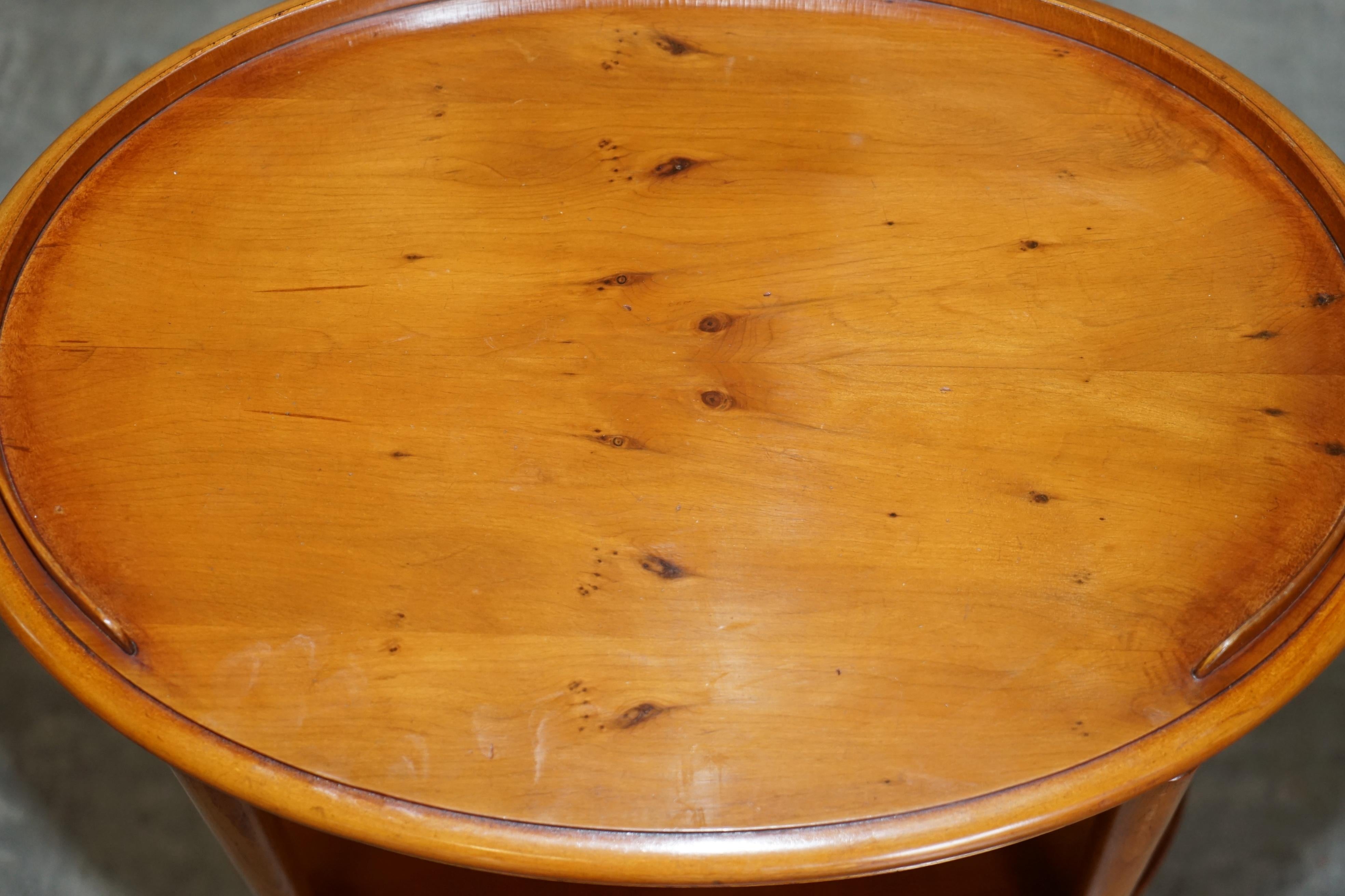Hand-Crafted Lovely Vintage Burr Yew Wood Oval Side End Lamp Wine Table with Gallery Rail Top For Sale
