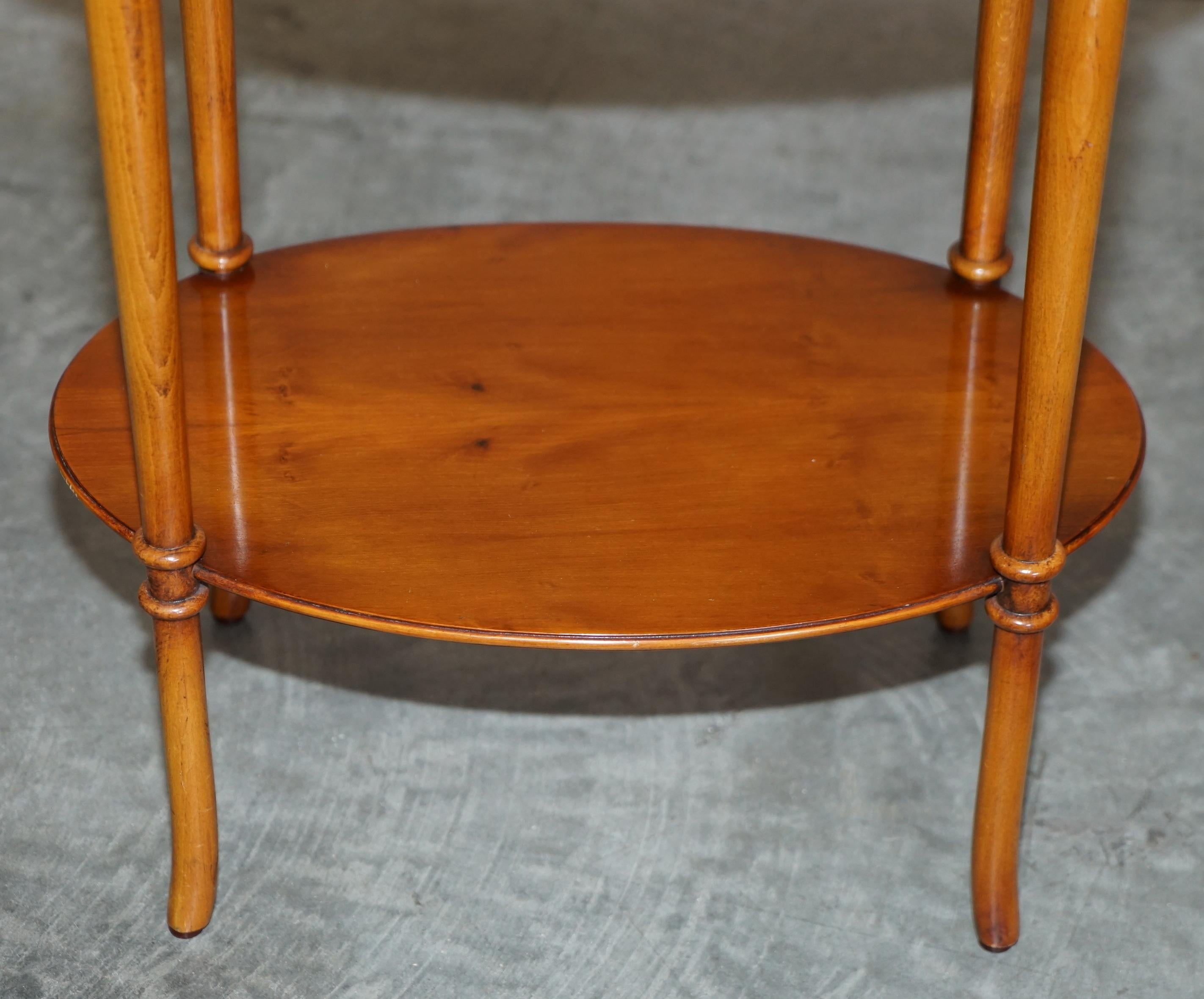 Lovely Vintage Burr Yew Wood Oval Side End Lamp Wine Table with Gallery Rail Top For Sale 1