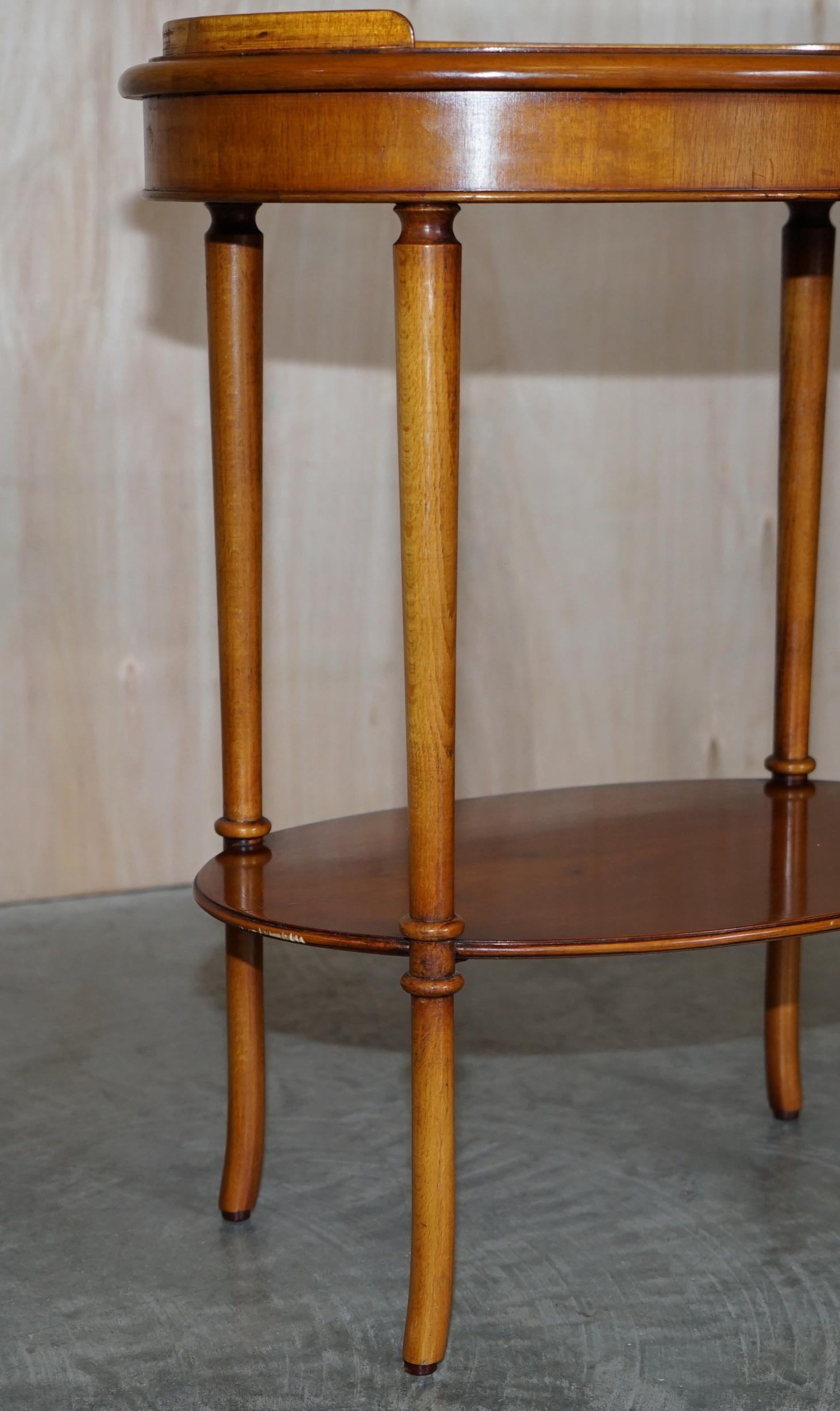 Lovely Vintage Burr Yew Wood Oval Side End Lamp Wine Table with Gallery Rail Top For Sale 2