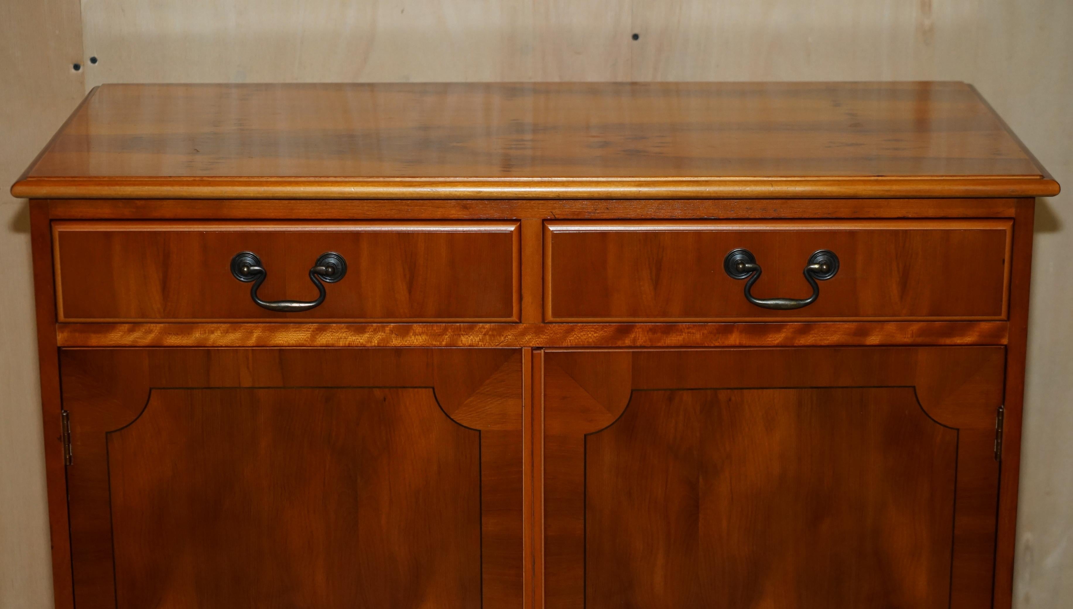 English LOVELY VINTAGE BURR YEW WOOD TWO DRAWER & CUPBOARD SiDEBOARD For Sale