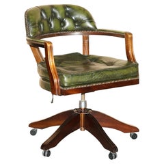 LOVELY ViNTAGE CHESTERFIELD BOTTLE GREEN TUFTED LEATHER COURT CAPTAINS CHAIR
