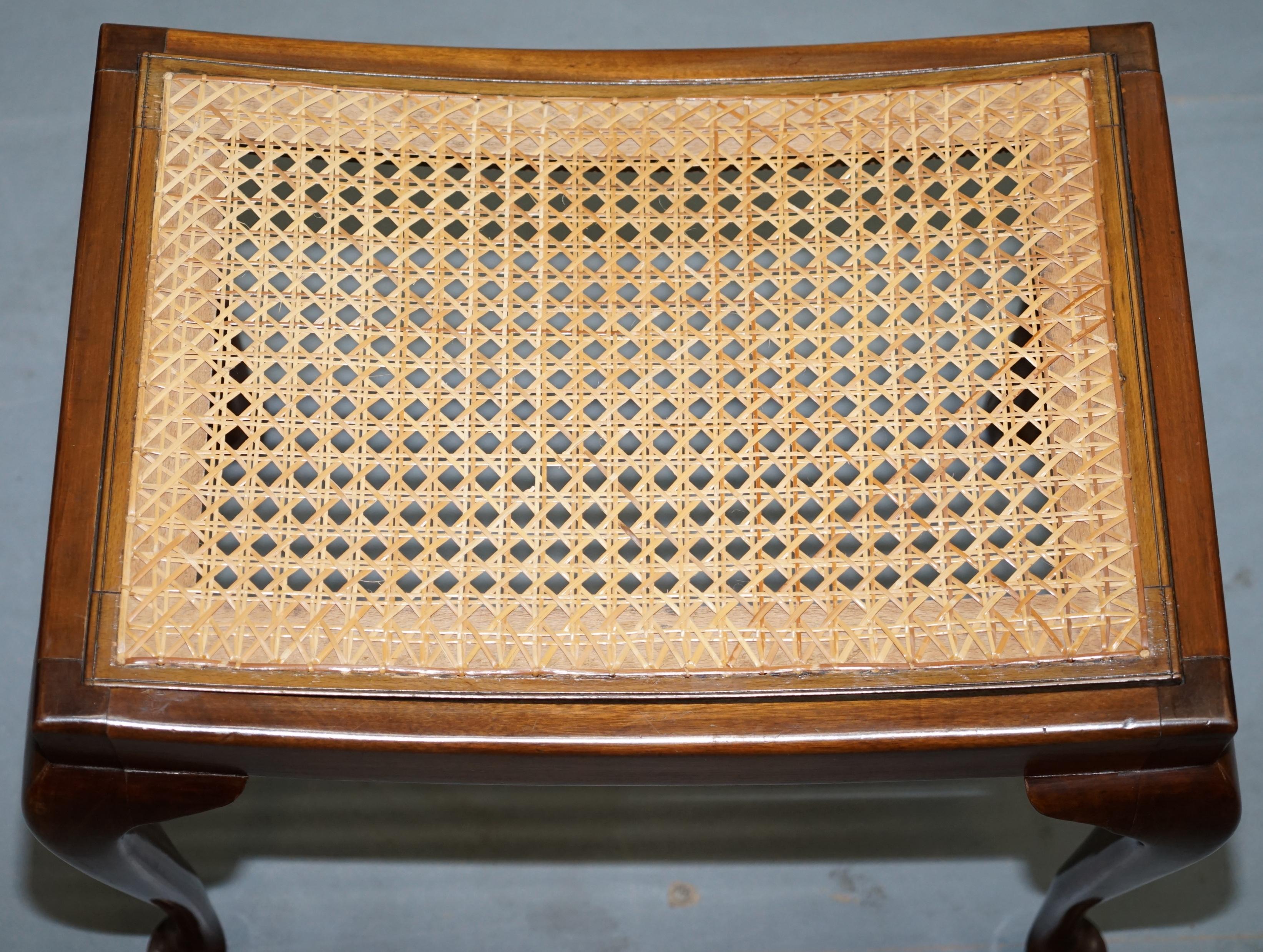 Mid-Century Modern Lovely Vintage circa 1940s Rattan Berger Bench Stool Seat with Cabriolet Legs