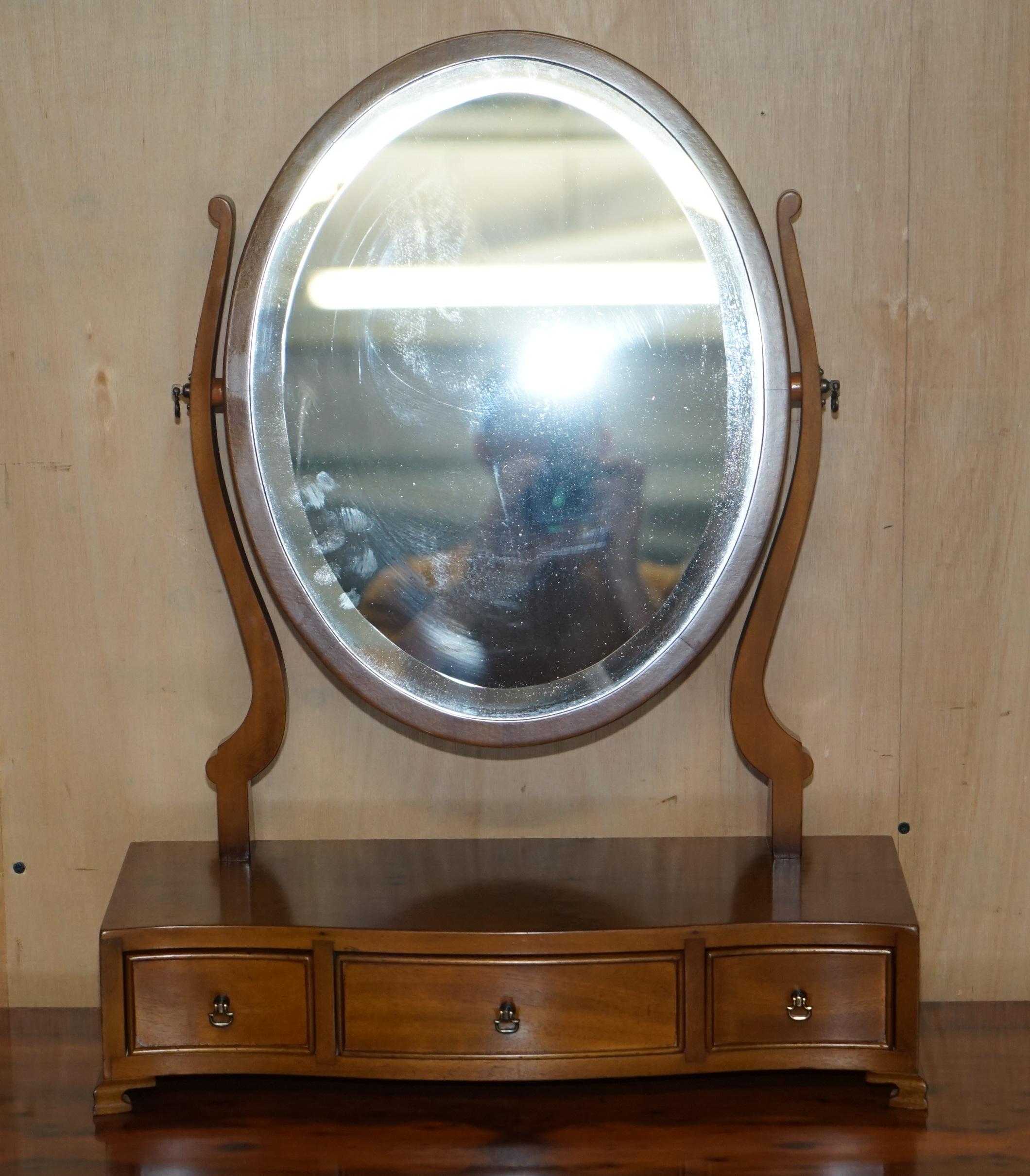 English LOVELY VINTAGE ENGLISH BURR WALNUT DRESSING TABLE, MIRROR AND SiDE CHAIR For Sale