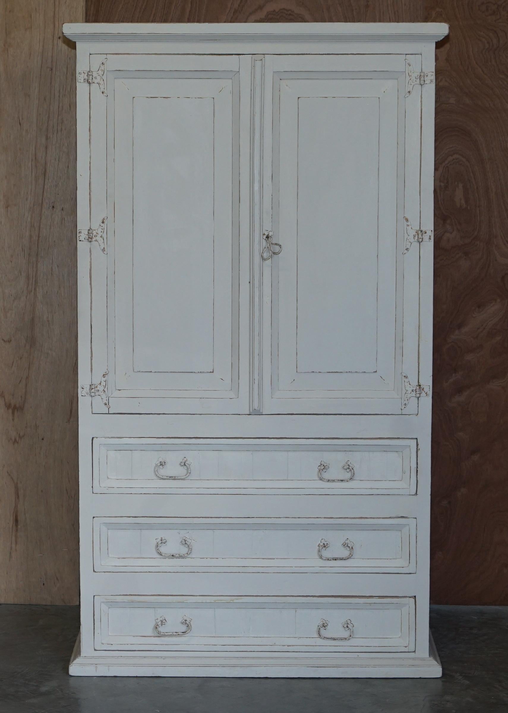 We are delighted to offer this lovely vintage English Country House hand painted wardrobe on chest of drawers

A very good looking and well made piece, it is solid, the paint is nicely aged and has that wonderful French farmhouse look and feel to
