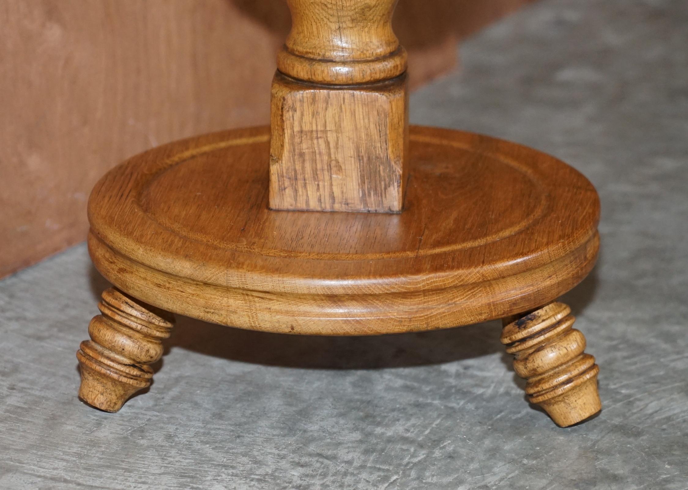 Victorian Lovely Vintage English Light Oak Pedestal Jardiner Column Display Plant Stand For Sale