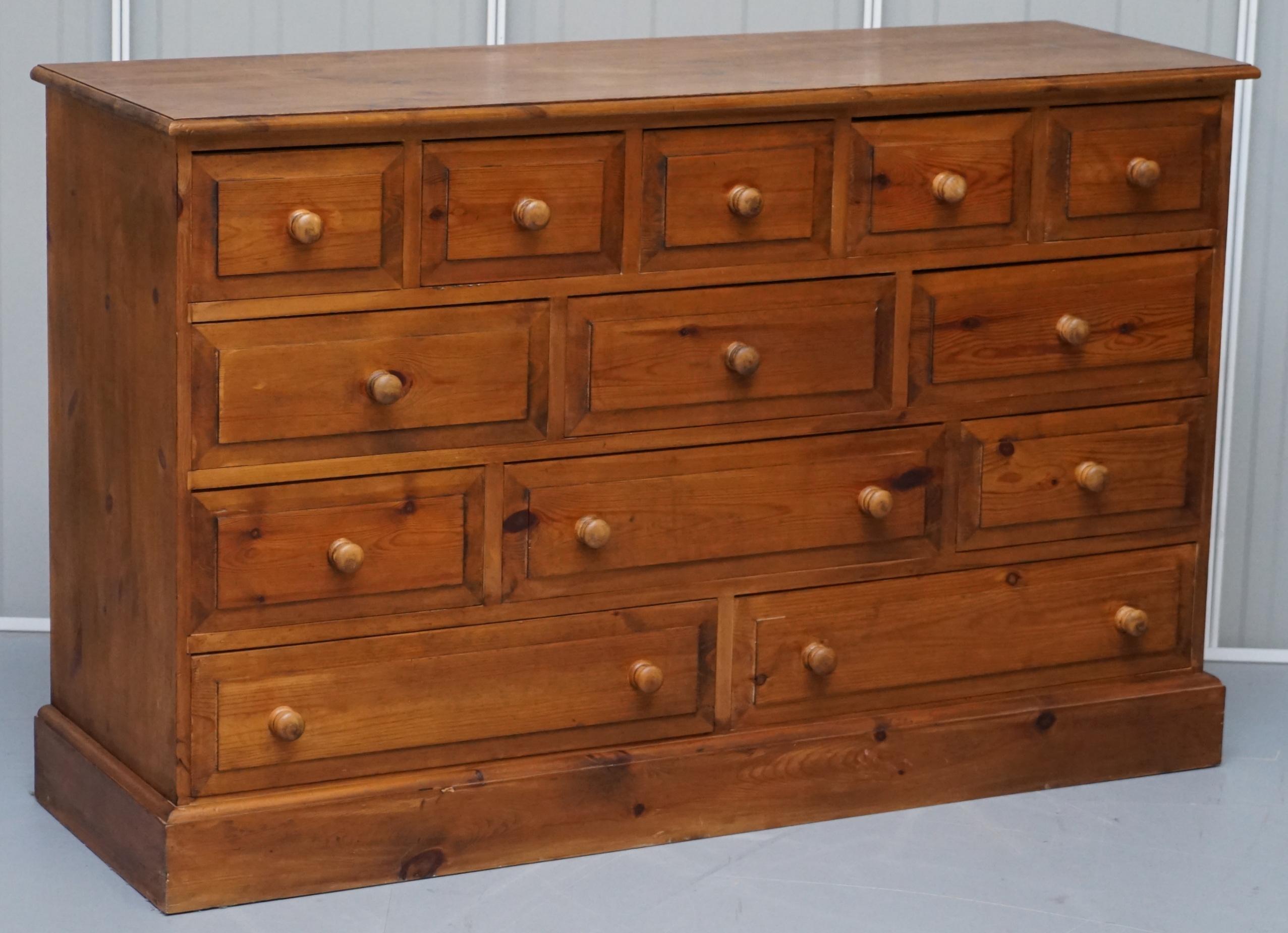 We are delighted to offer for sale this lovely vintage solid pine farmhouse bank of drawers

A good looking well made and decorative piece, the drawers are progressively larger as was the style in the Victorian era with haberdashery drawers

We