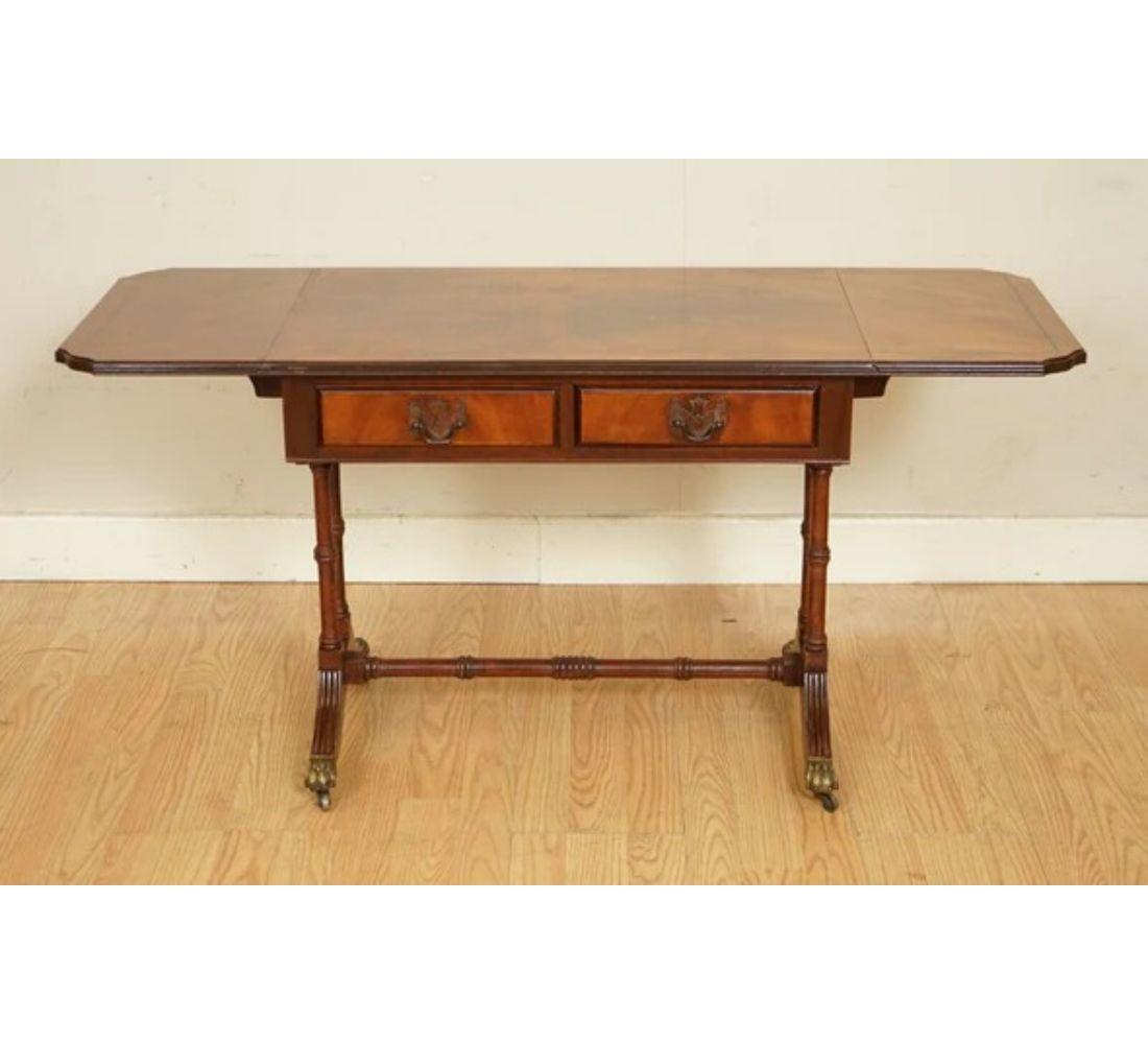 British Lovely Vintage Flamed Hardwood Extending Drop Leaf Side End Table For Sale