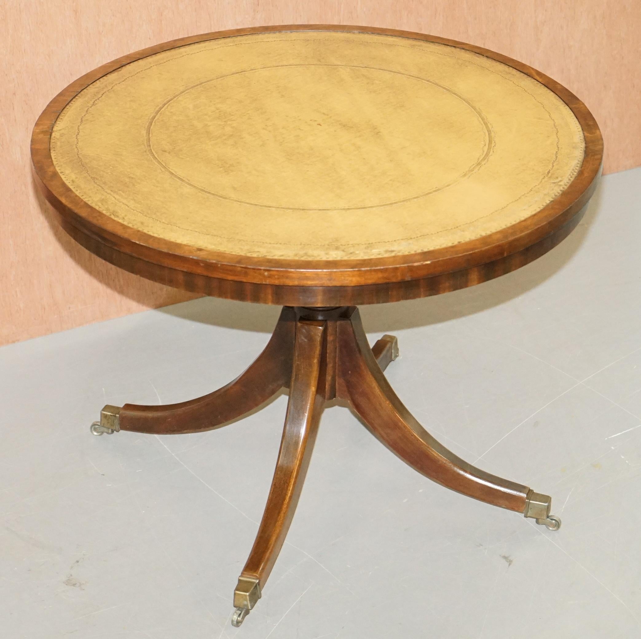 We are delighted to offer for sale this lovely sized flamed mahogany with green leather top and gold leaf embossing centre or occasional table

A good looking occasional table, designed to sit in the centre of a large hallway with a vase and