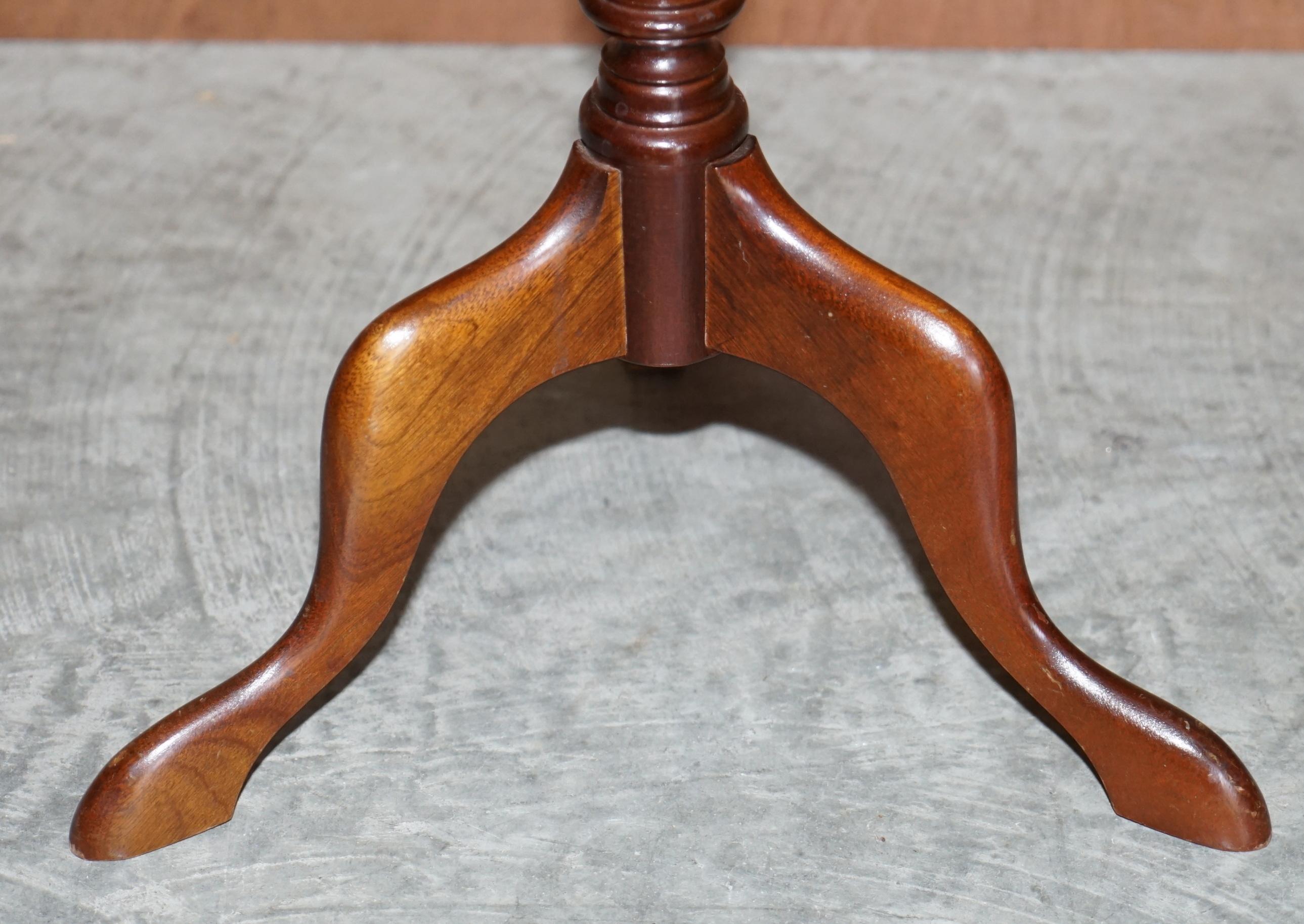 20th Century Lovely Vintage Flamed Hardwood Pie Crust Edge Tripod Lamp Side End Wine Table For Sale