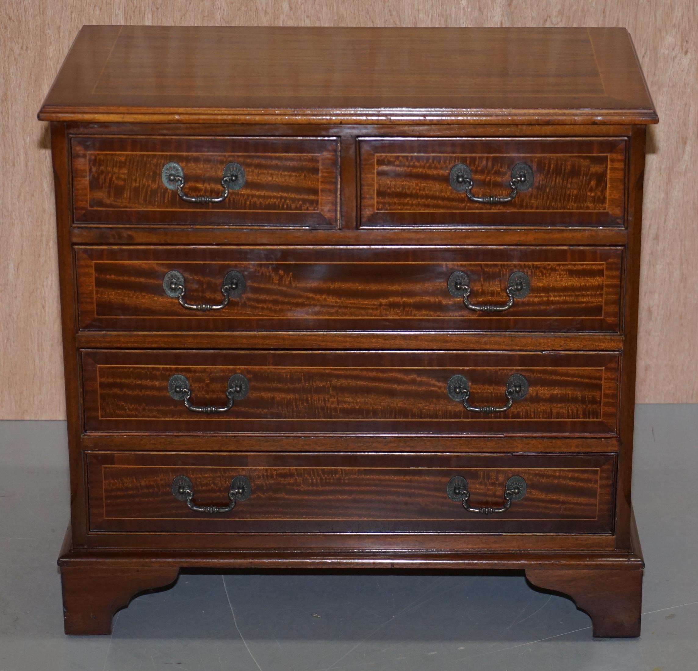 We are delighted to this lovely side table sized vintage flamed mahogany two over three chest of drawers

A very well made piece, the timber is all flamed mahogany and in the right light has a lovely golden patina

We have cleaned waxed and
