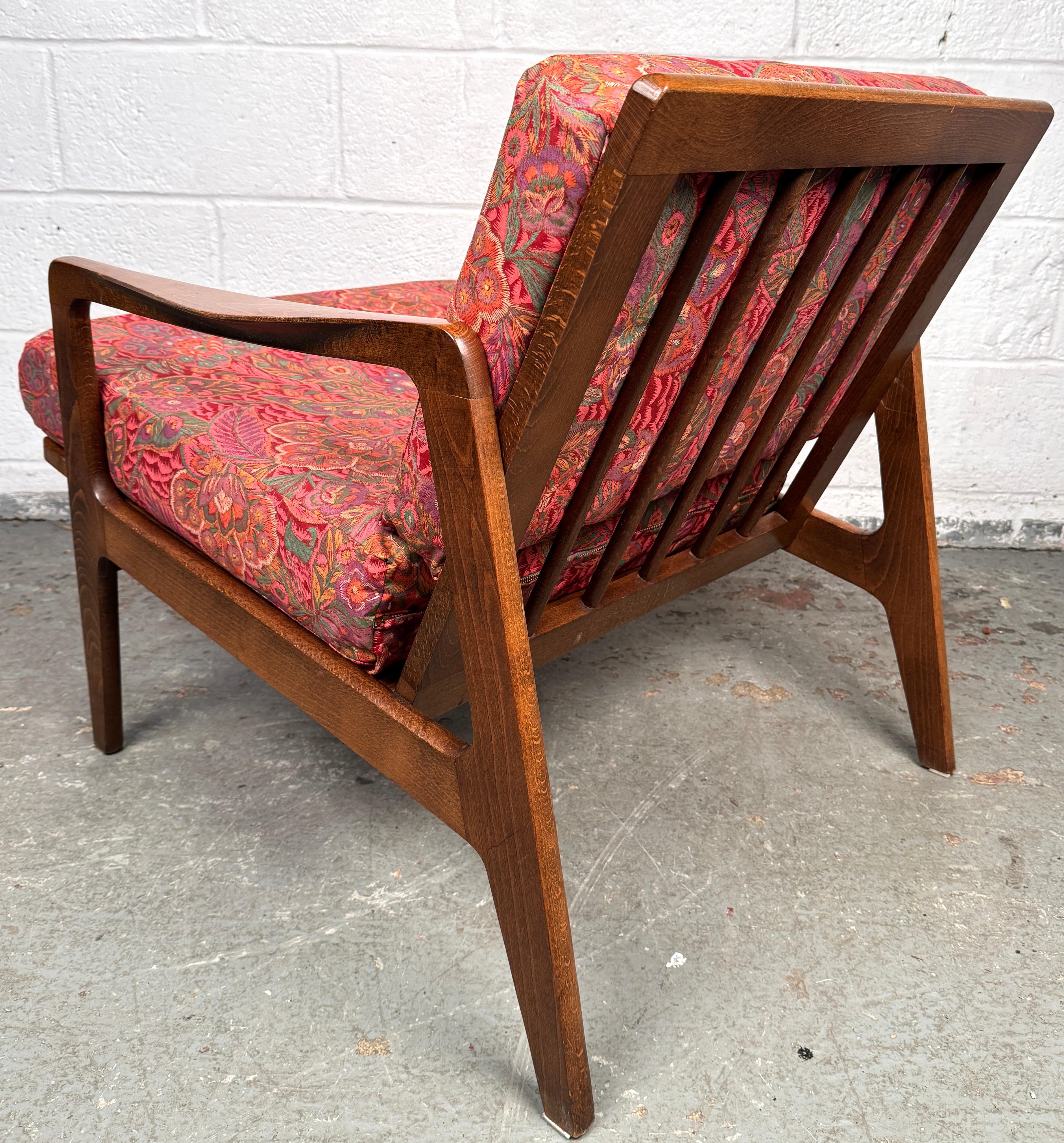 Lovely Vintage Floral Lounge Chair (chaise longue à fleurs) en vente 4